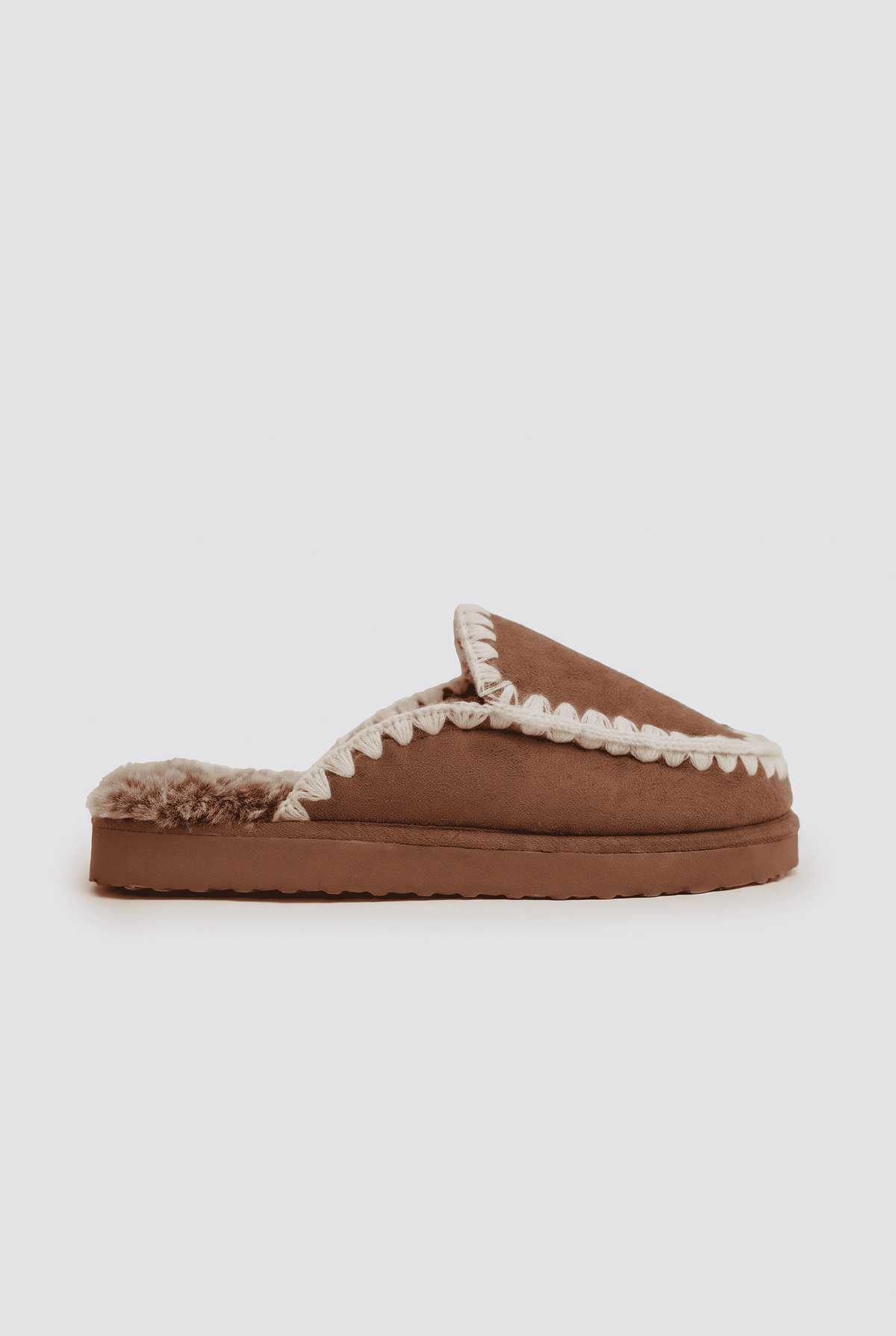 Pantufas estilo mocassim camel