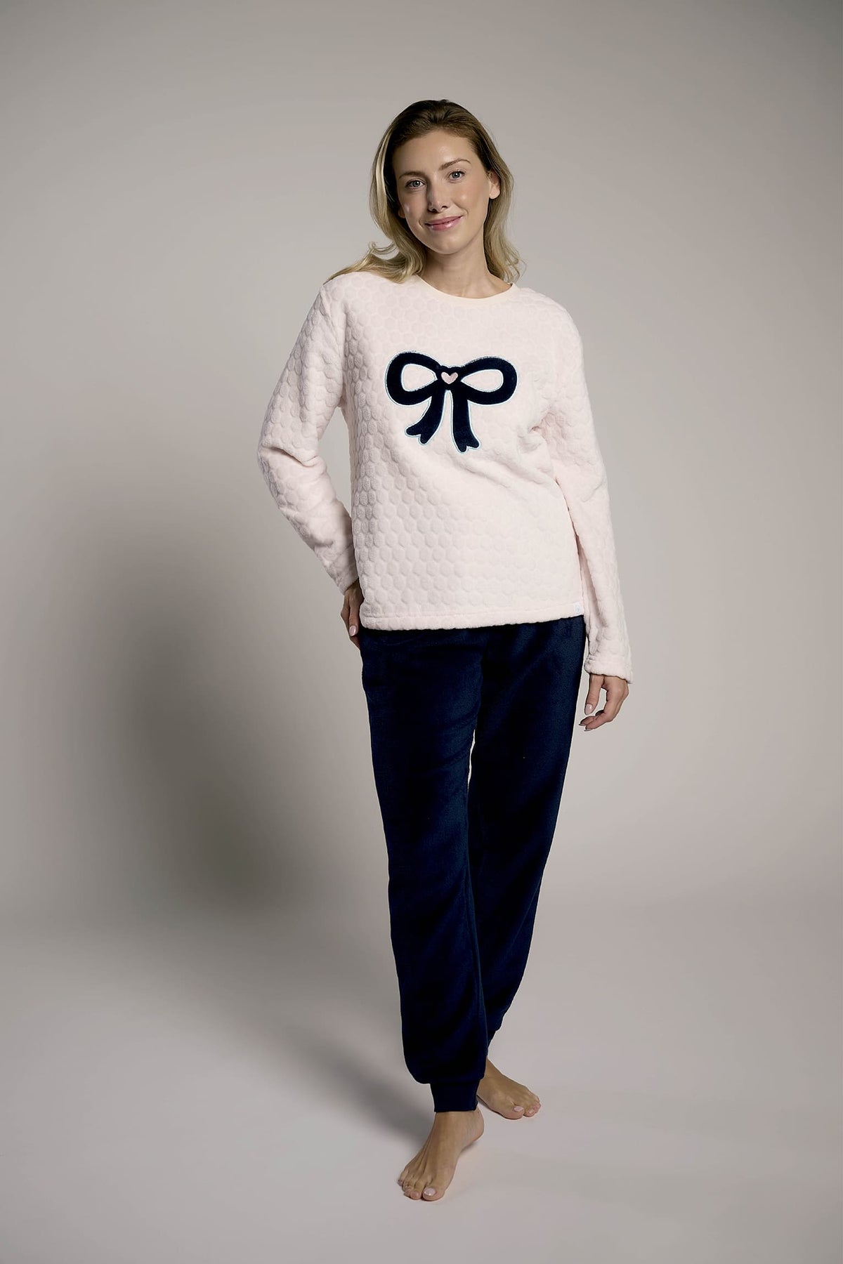 26221-pijama-largo-polar-coralina-mujer-lazo