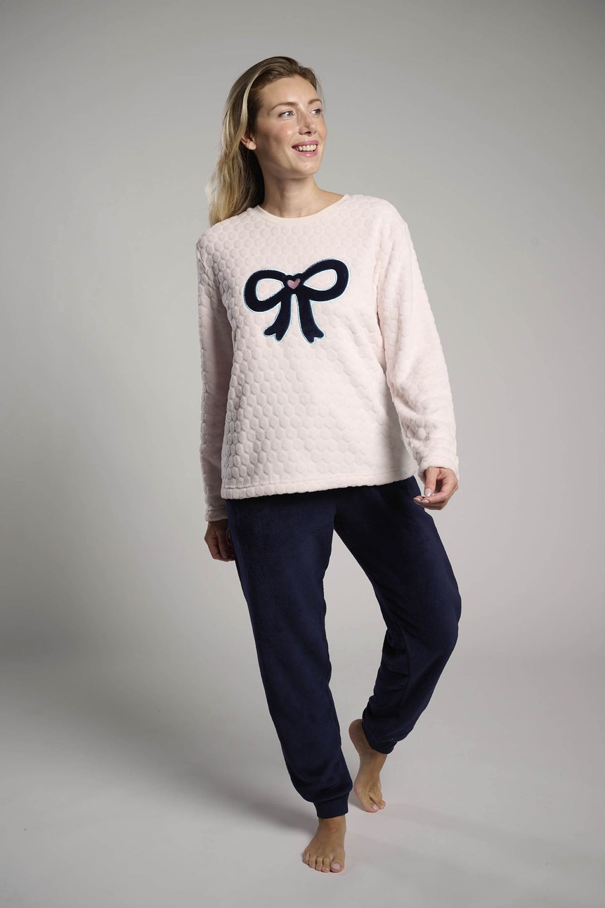 26221-pijama-largo-polar-coralina-mujer-lazo