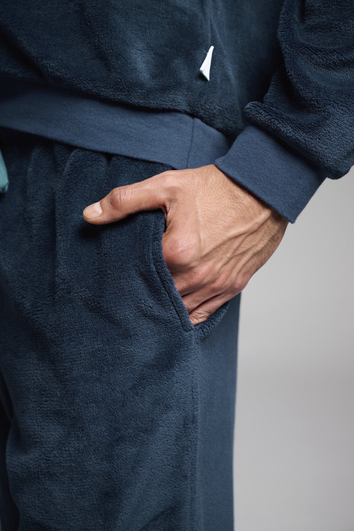 Pijama comprido de homem polar coral azul-marinho com detalhe bordado