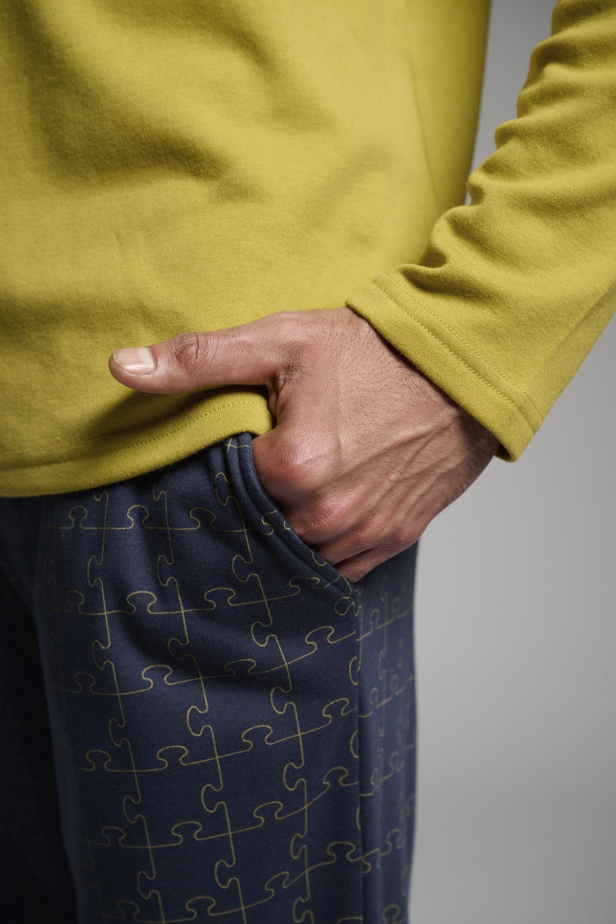 Pijama comprido de homem cardado estampado puzzle com detalhe de bolso