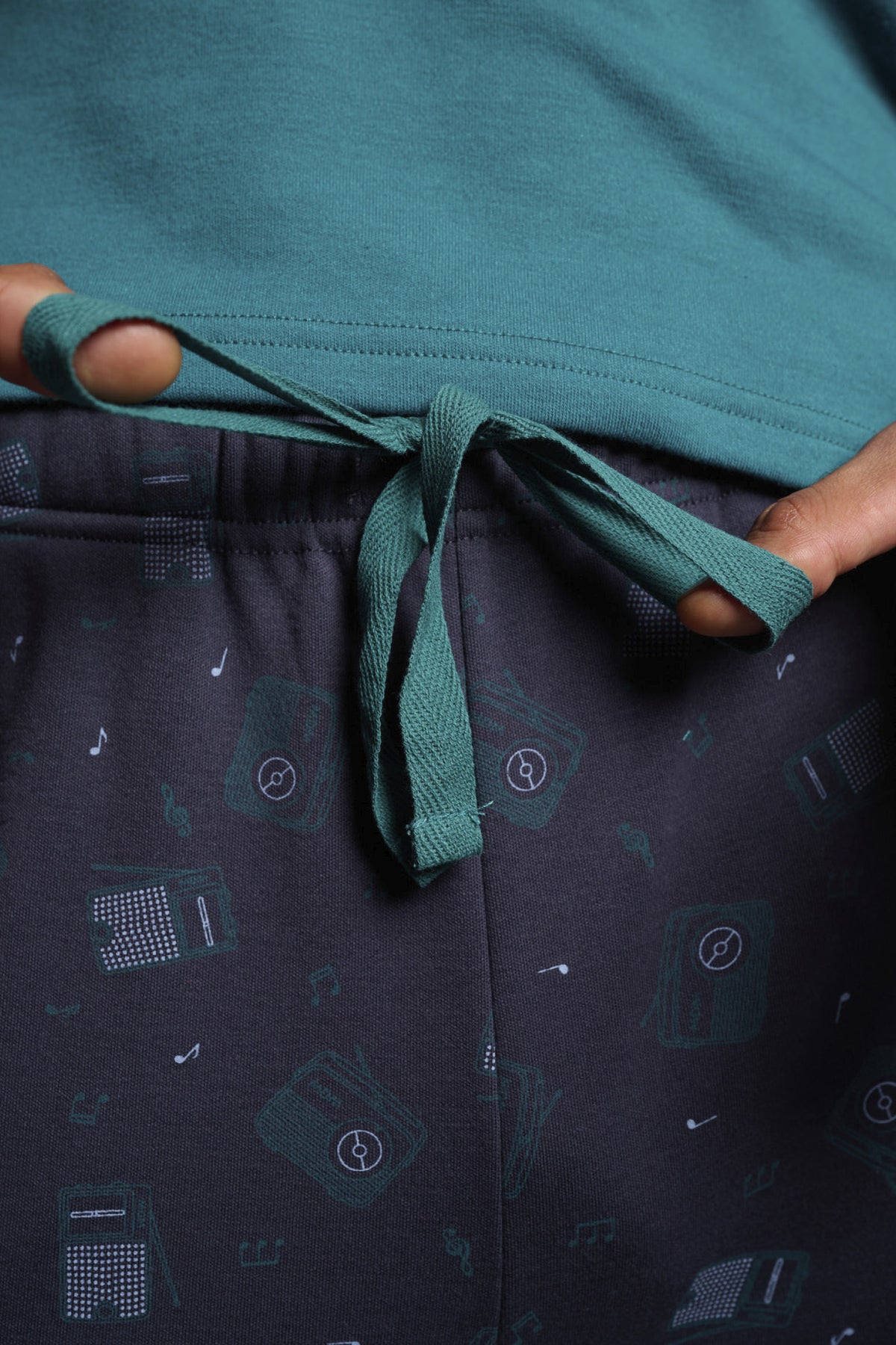 Pijama comprido de homem cardado com estampado de rádio