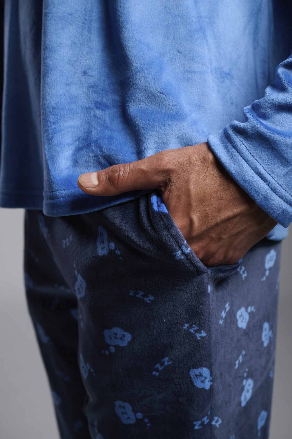 Pijama comprido de homem em veludo estampado Wake Up dorminhoco