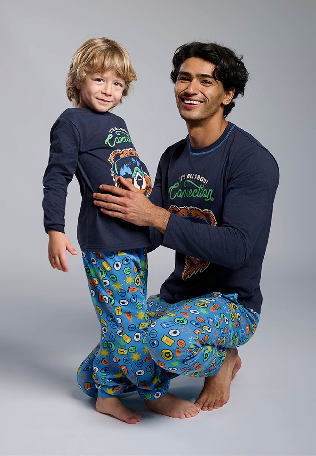 Pijama comprido de menino em algodão It's all about connection estampado de urso
