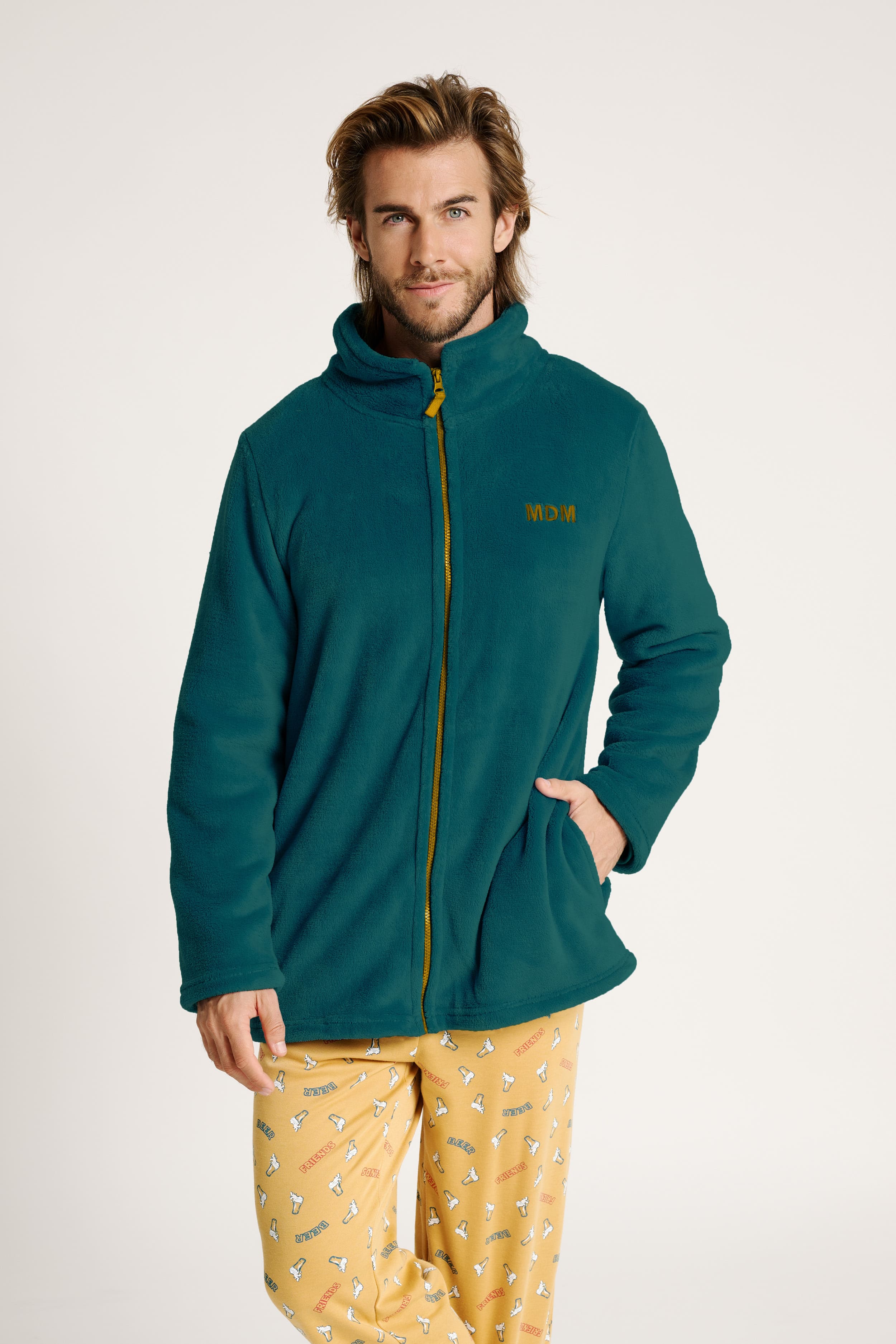 3031002-1-bata-hombre-cremallera-cuello-alto-verde