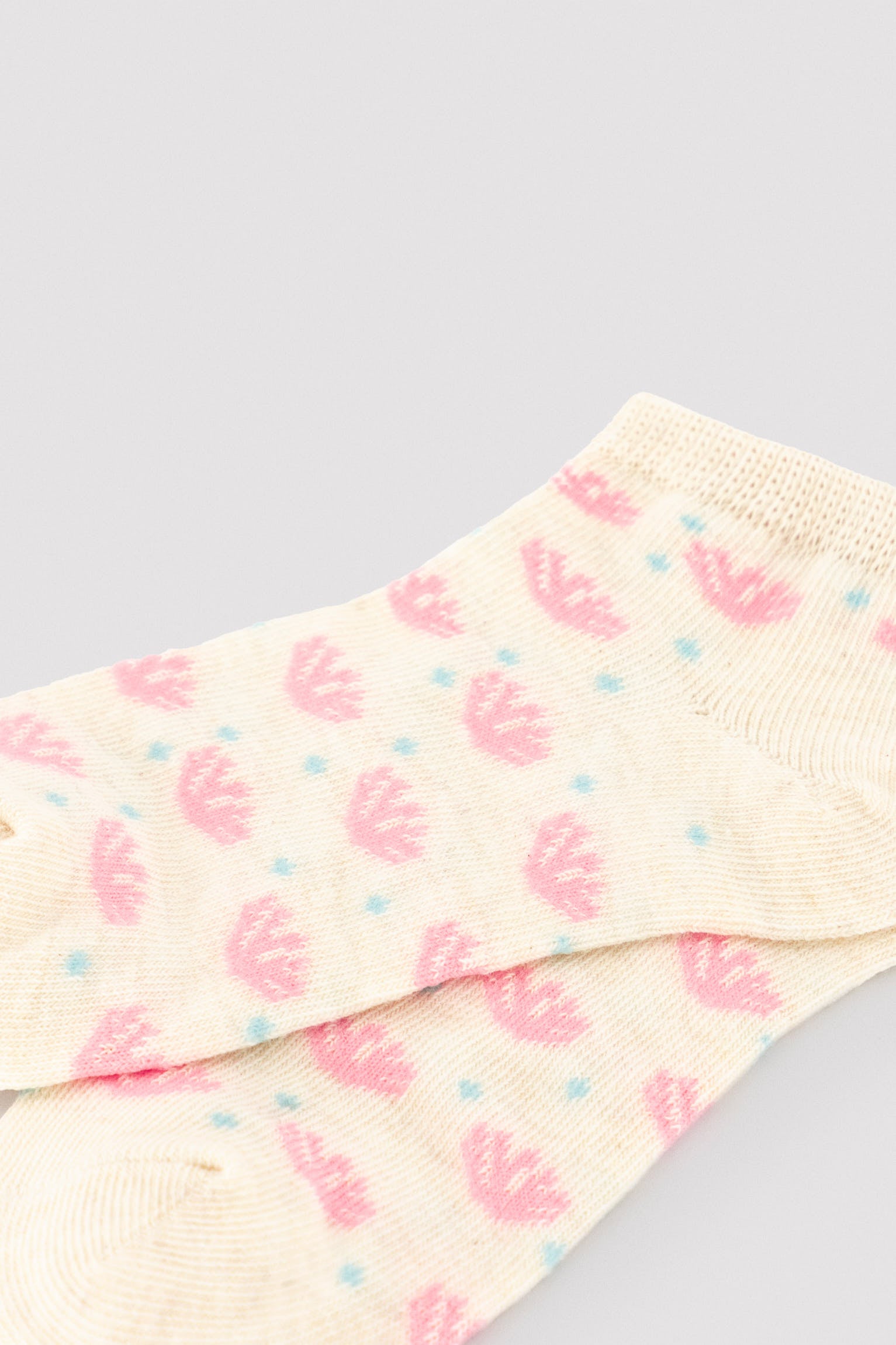 Pacote com 3 pares de meias infantis estampadas, tema mar.