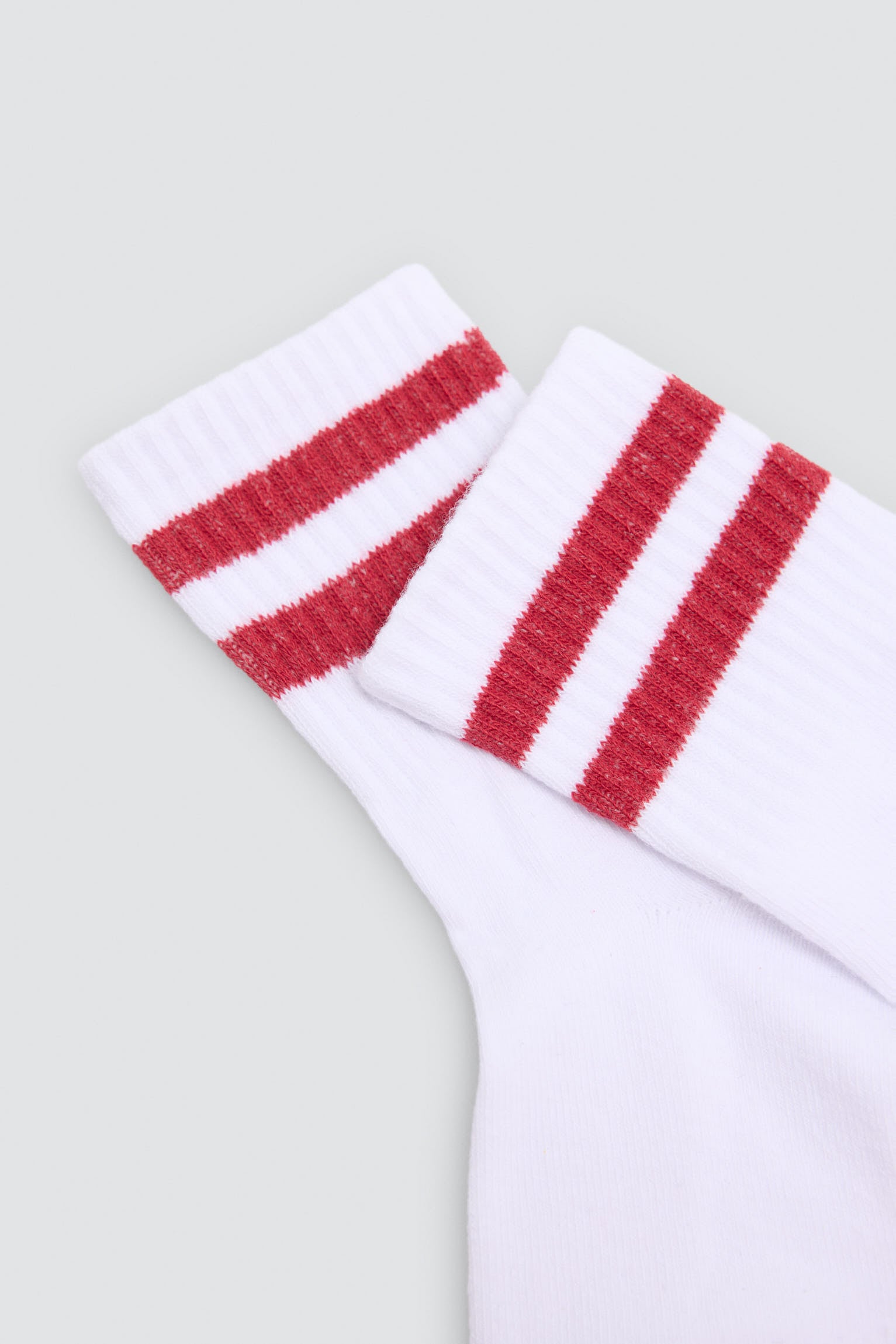 Pack de 6 meias de menino estilo desportivo com detalhes de riscas contrastantes