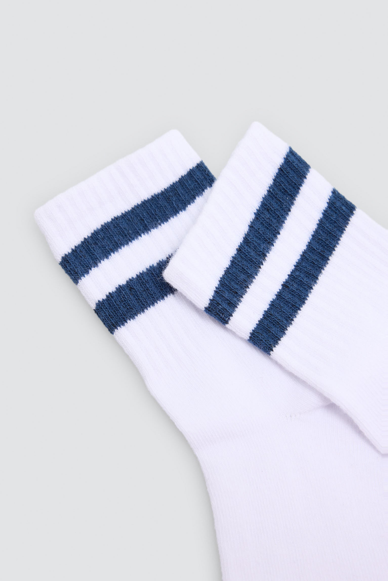 Pack de 6 meias de menino estilo desportivo com detalhes de riscas contrastantes