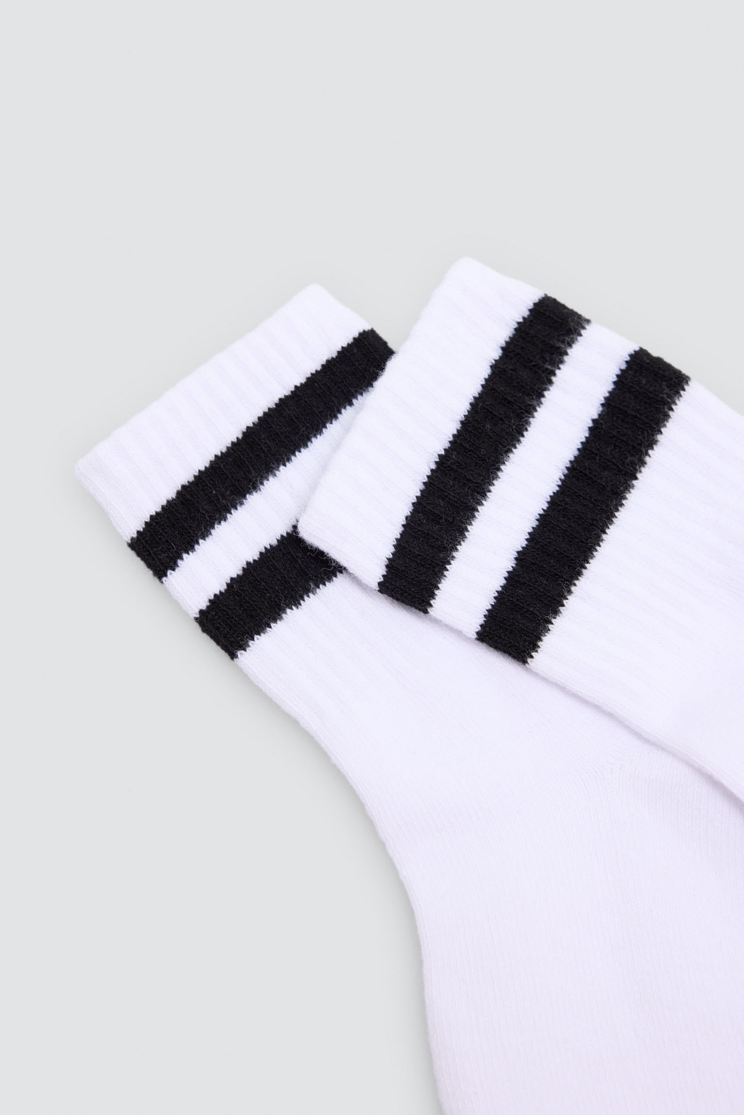 Pack de 6 meias de menino estilo desportivo com detalhes de riscas contrastantes