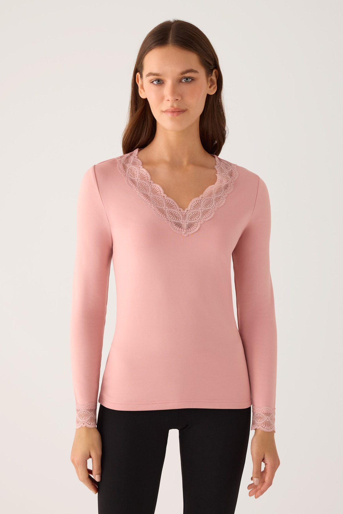 Camiseta térmica feminina de manga comprida com detalhes em renda na gola e nos punhos, rosa.