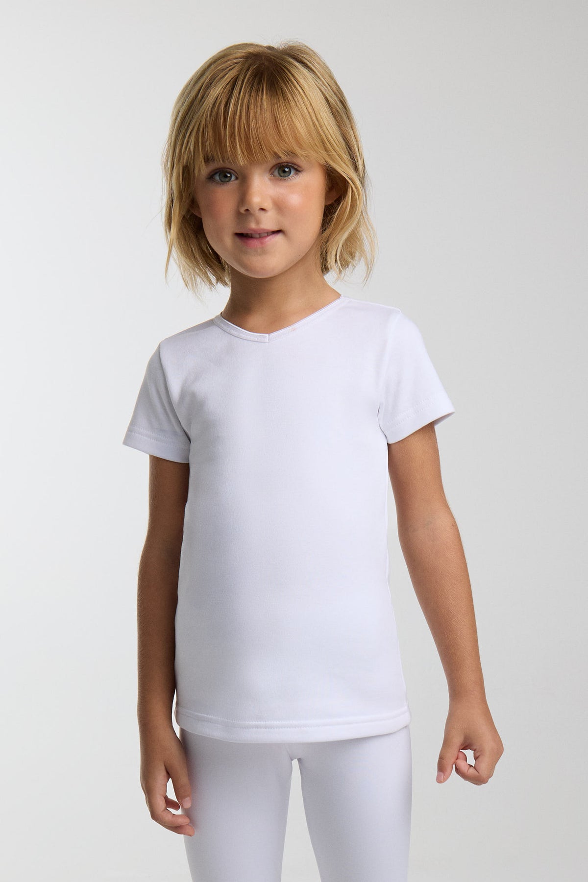 Camiseta térmica leve infantil de manga curta com decote em V, branca.