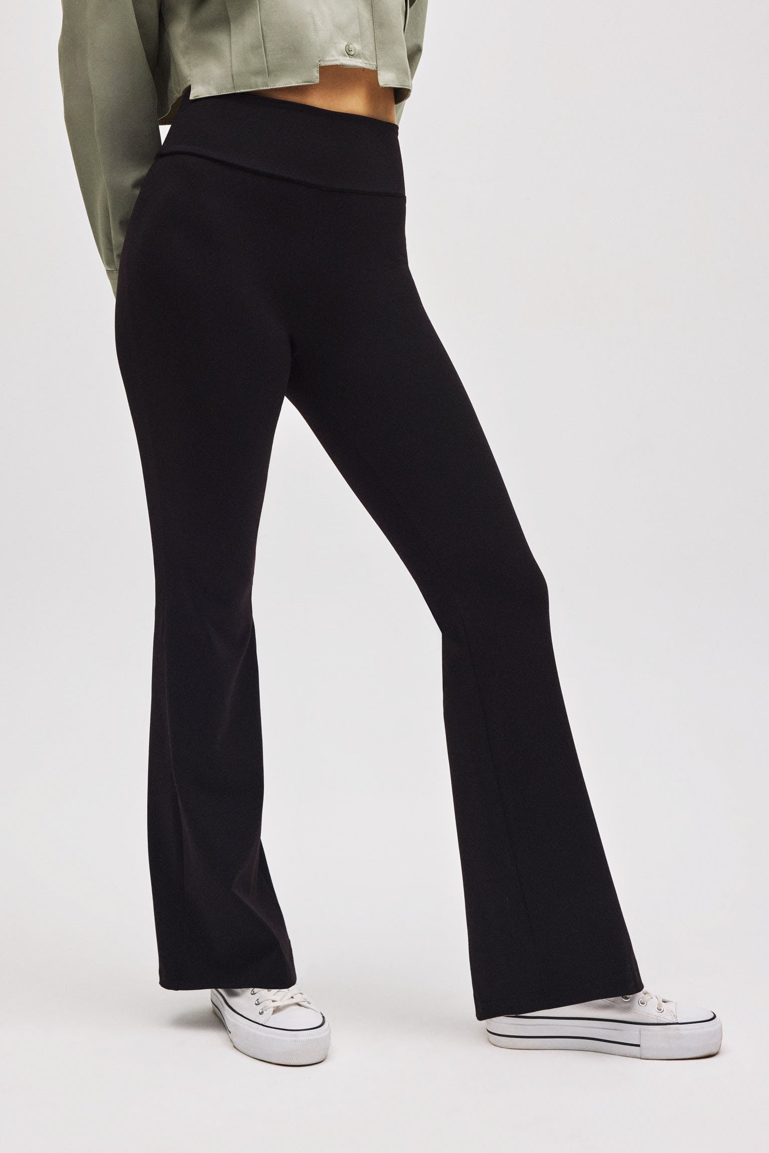 70440-2-leggings-moldeador-flare-efecto-push-up-negro-ysabel-mora
