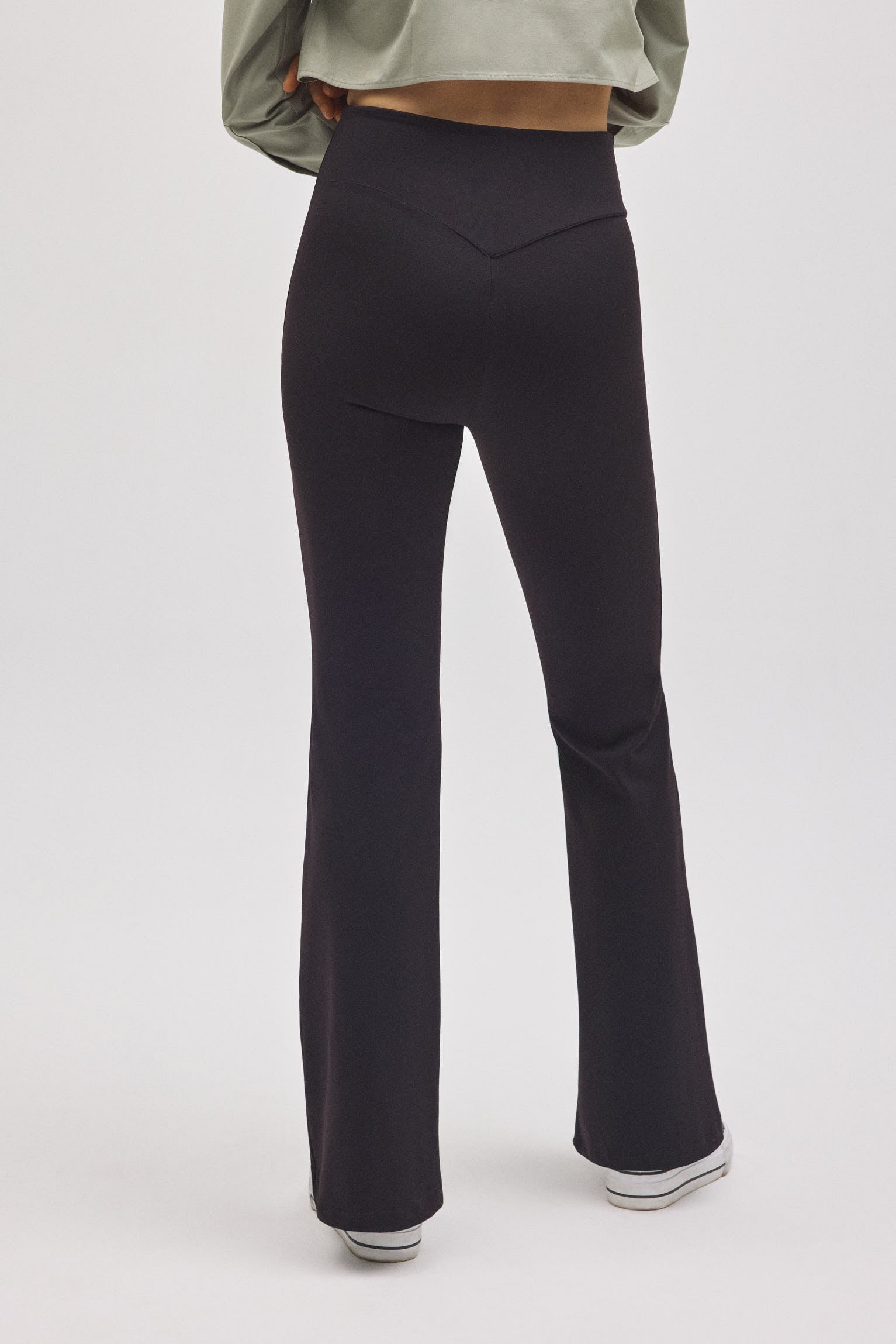 70440-3-leggings-moldeador-flare-efecto-push-up-negro-ysabel-mora