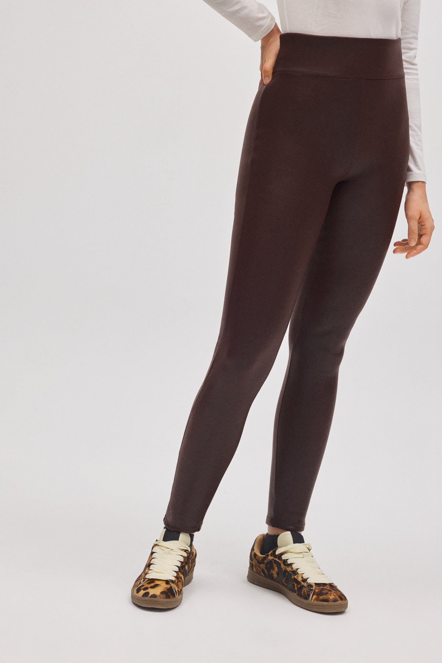 70441-2-leggings-termicos-efecto-piel-chocolate-ysabel-mora
