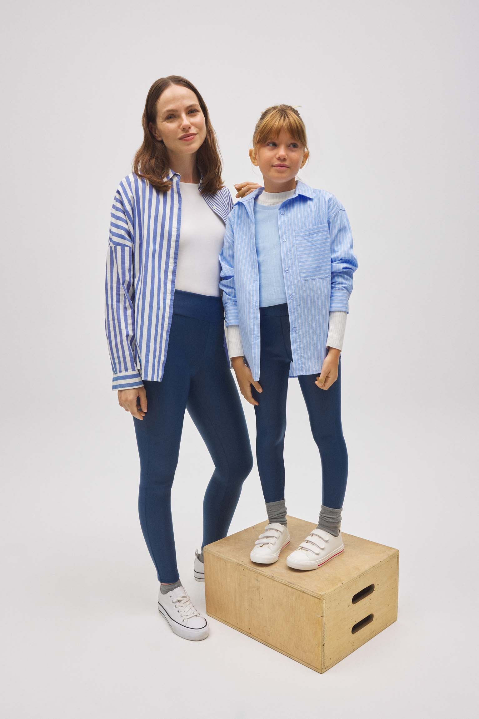 70441_33249-2-leggings-mini-me-mujer-nina-ysabel-mora-azul-efecto-piel
