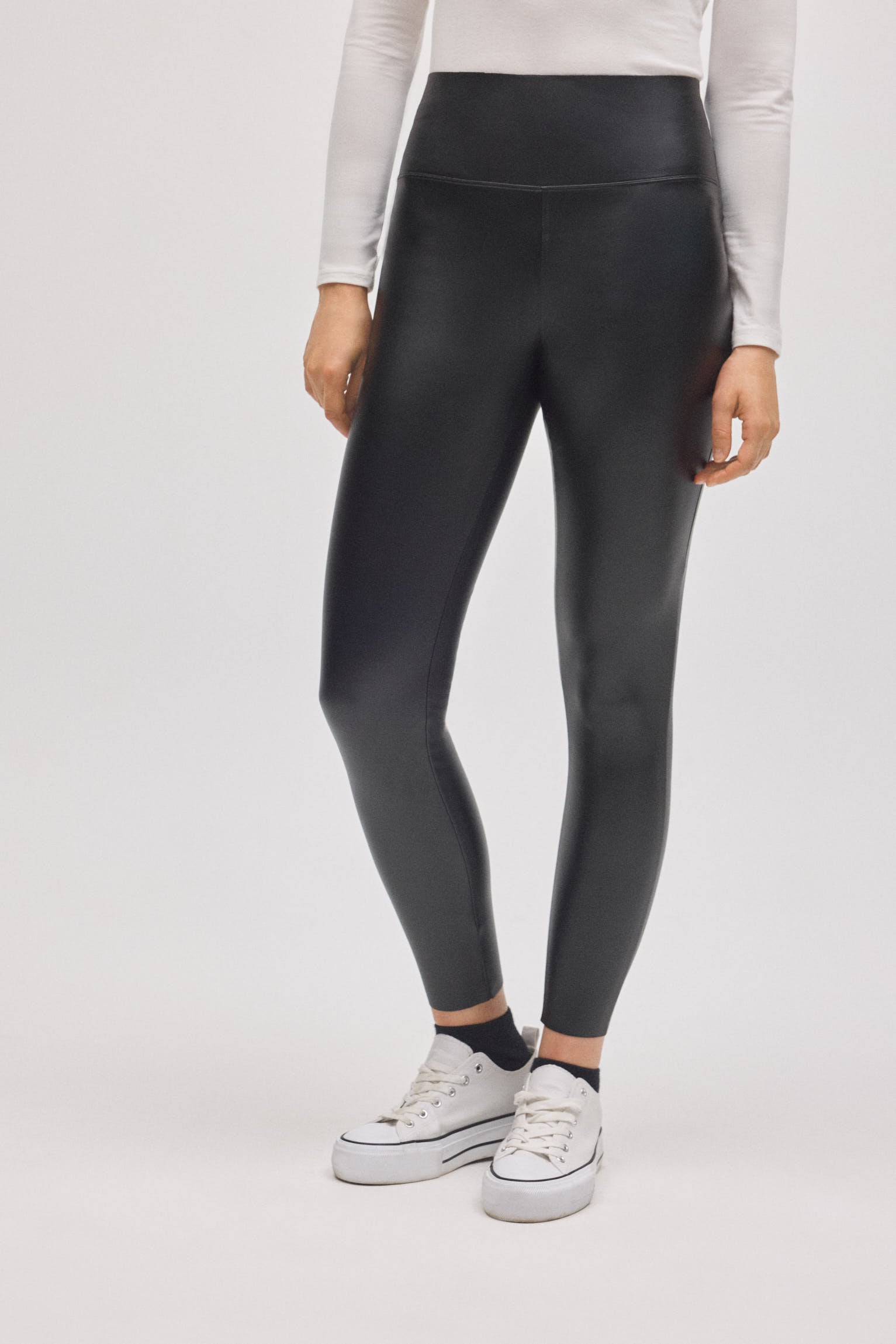 70446-2-leggings-termicos-vientre-plano-efecto-piel-negro-ysabel-mora
