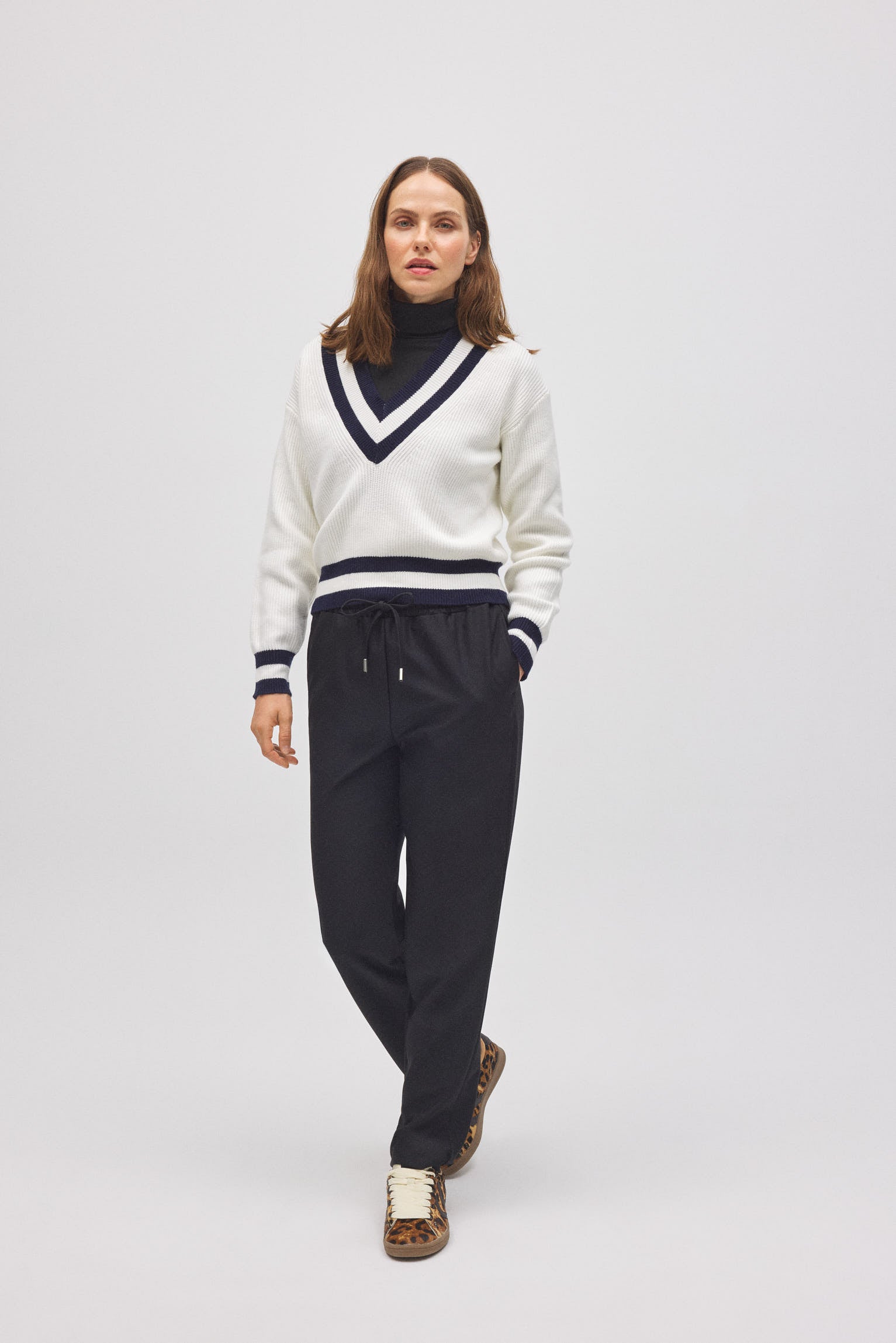70455-1-pantalon-cintura-ajustable-straight-negro-ysabel-mora