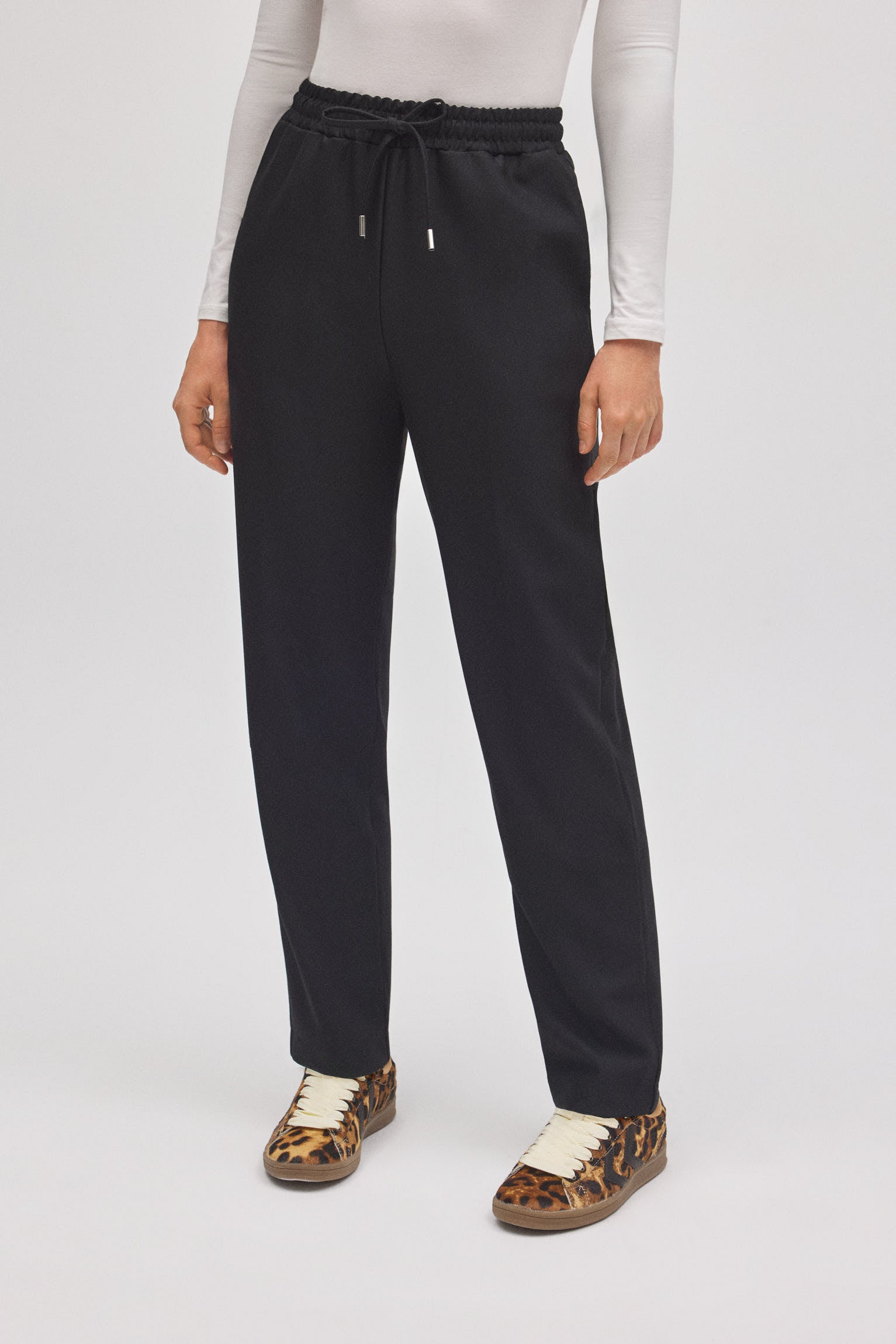 70455-2-pantalon-cintura-ajustable-straight-negro-ysabel-mora