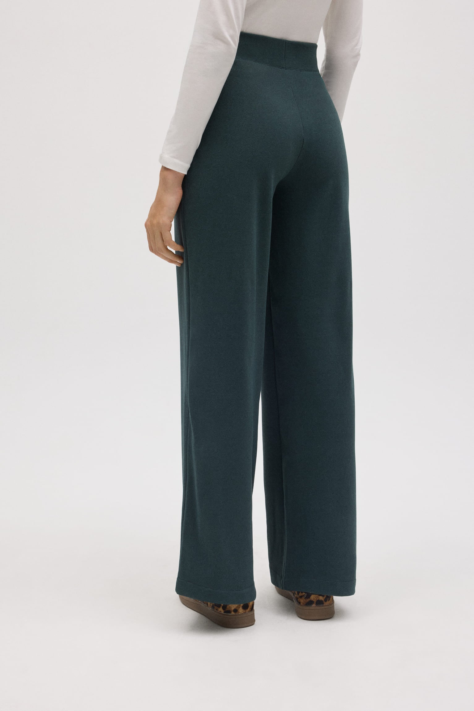 70669-2-pantalon-recto-con-textura-verde-botella
