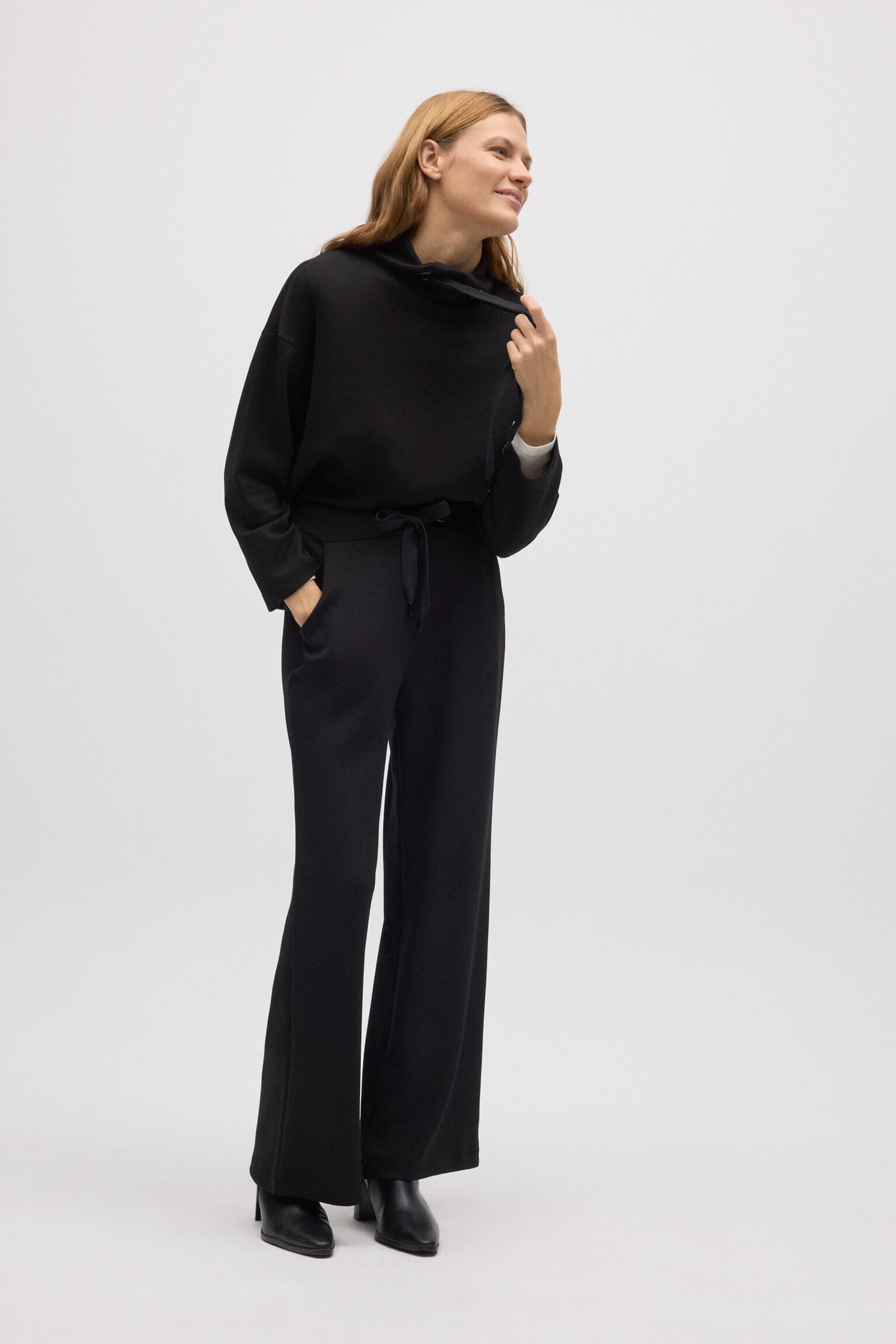 70674-1-sudadera-con-cuello-fluida-negro