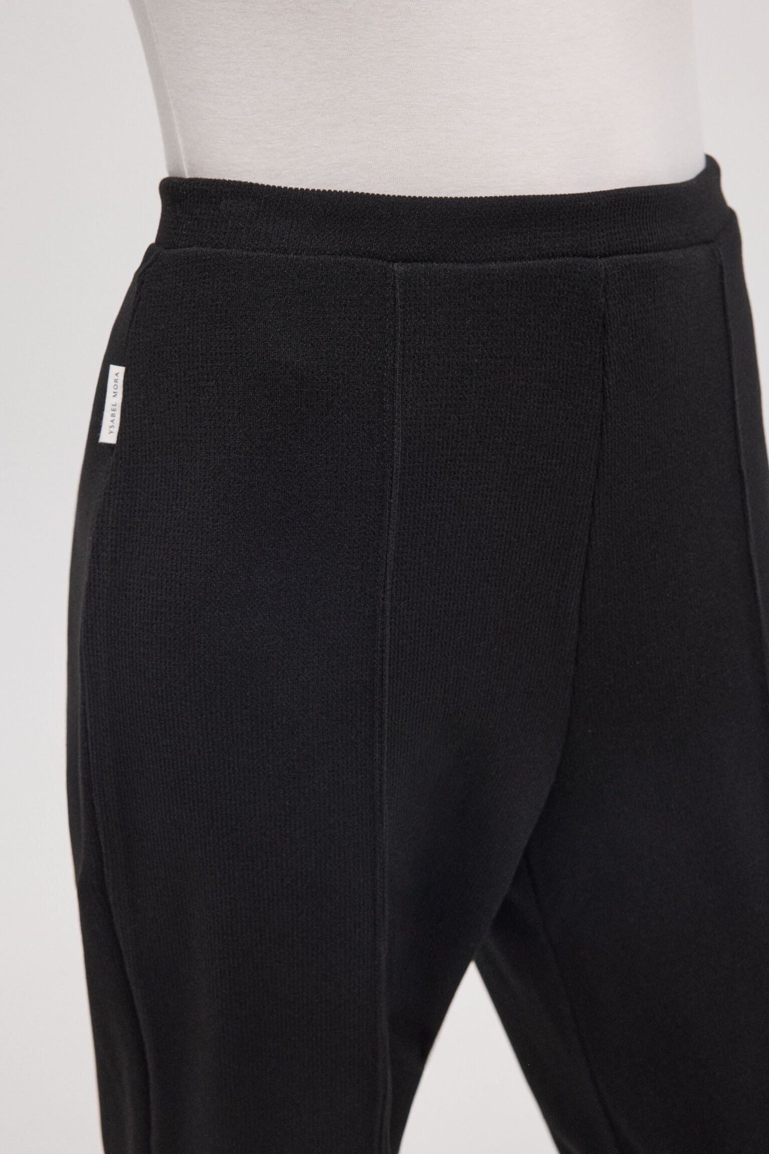 70684-4-pantalon-efecto-pana-negro