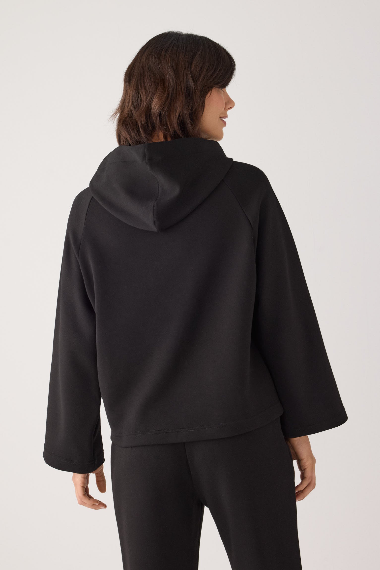 70740-black-sudadera-afelpada-capucha-manga-raglan-negro