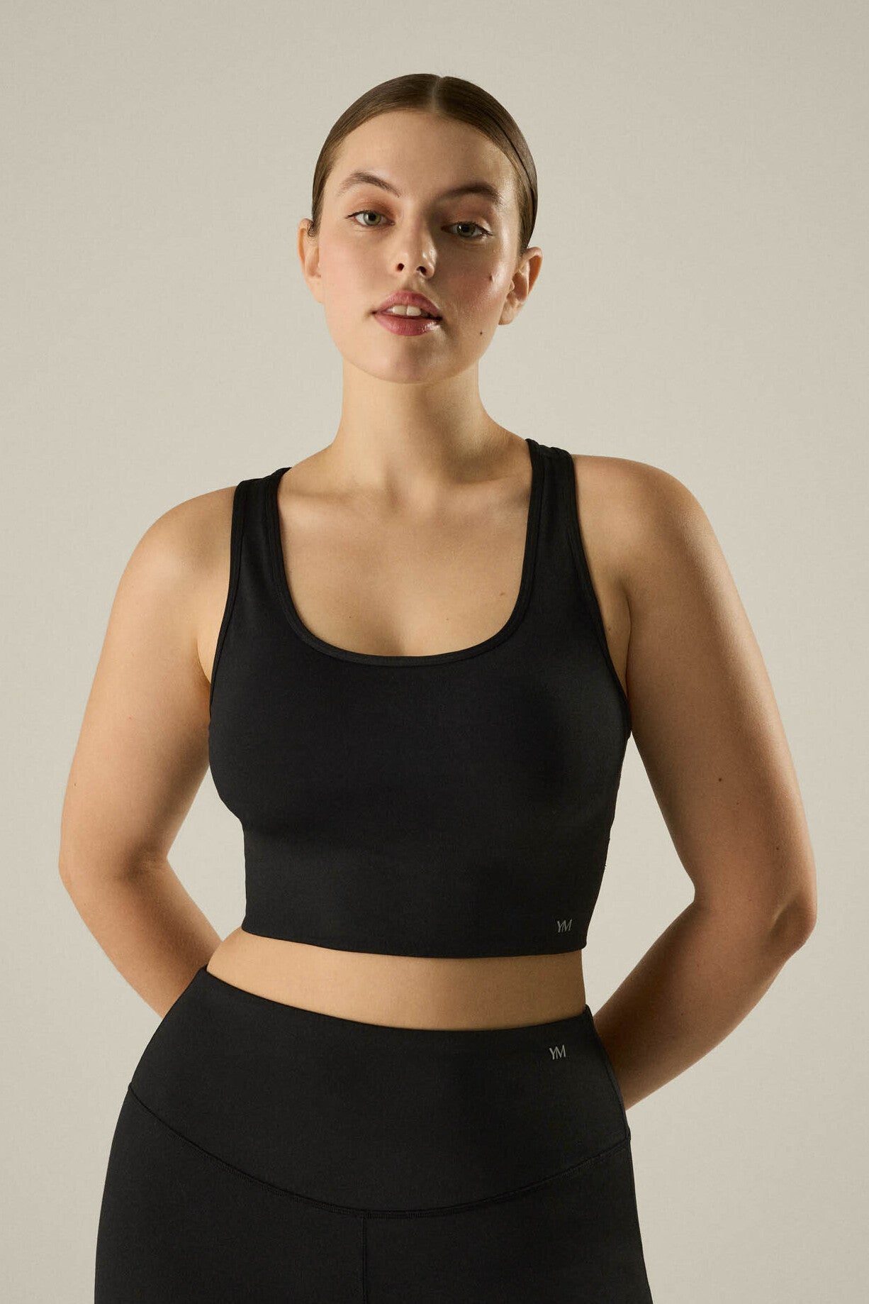 70838-1-ropa-deportiva-top-mujer-ysabel-mora - Negro