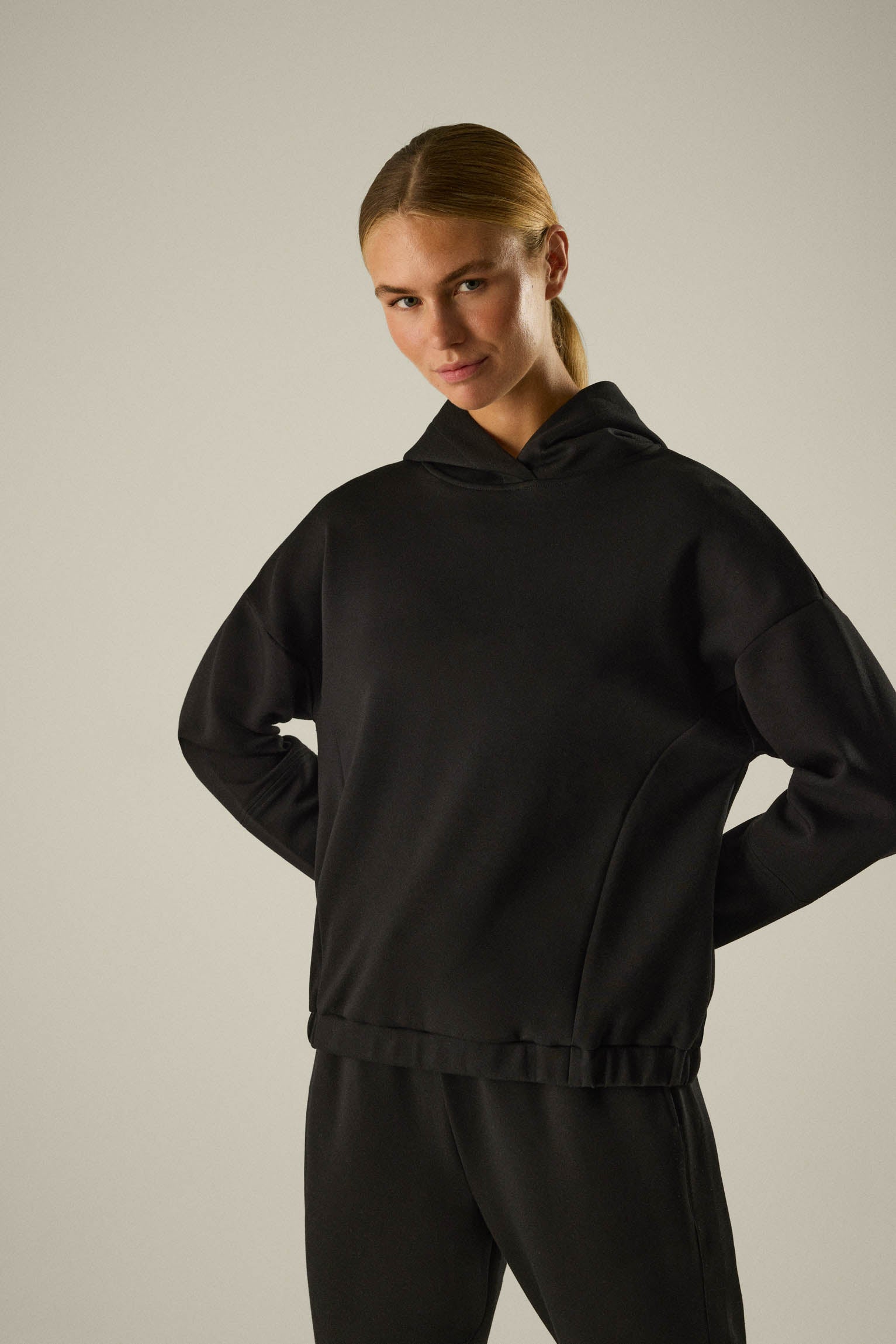 70893-4-ropa-deportiva-sudadera-mujer-ysabel-mora - Negro