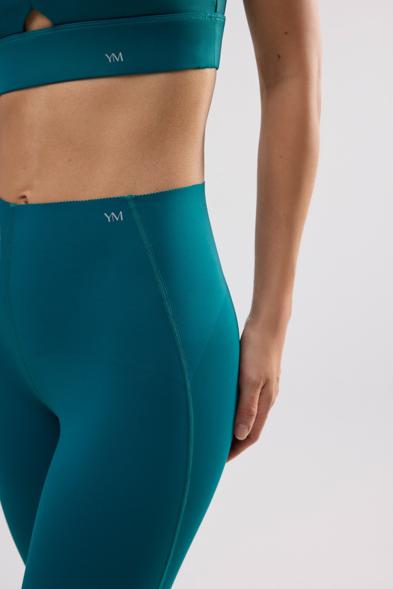 Leggings esportivos de compressão longos verdes com barriga lisa