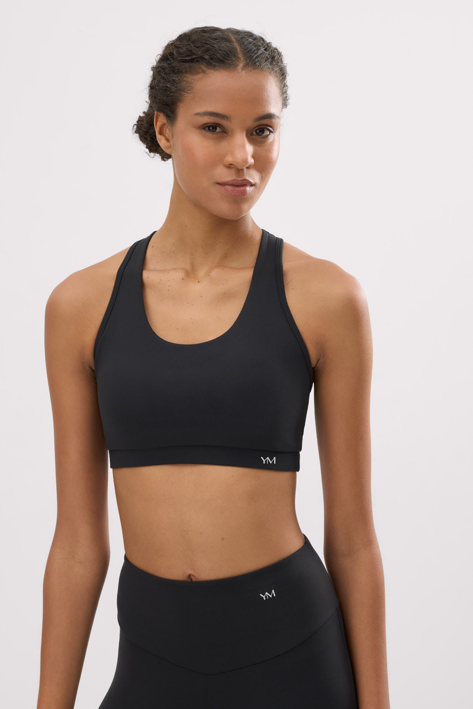 Sutiã esportivo preto com blocos de cores e toque de algodão