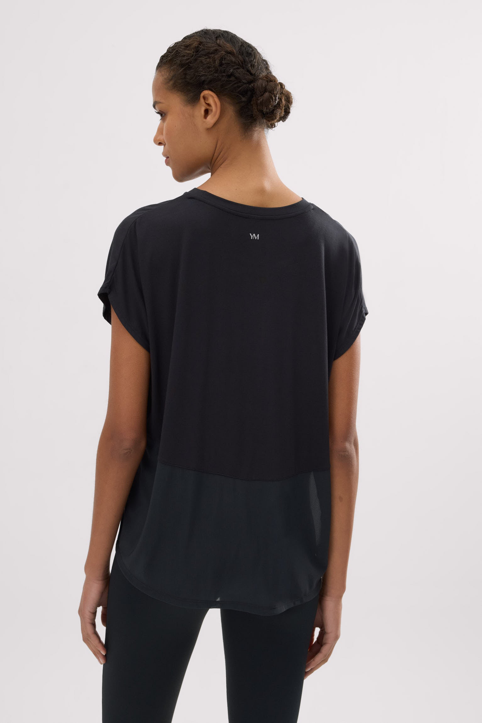 Camiseta deportiva manga corta fluida negra - Ysabel Mora