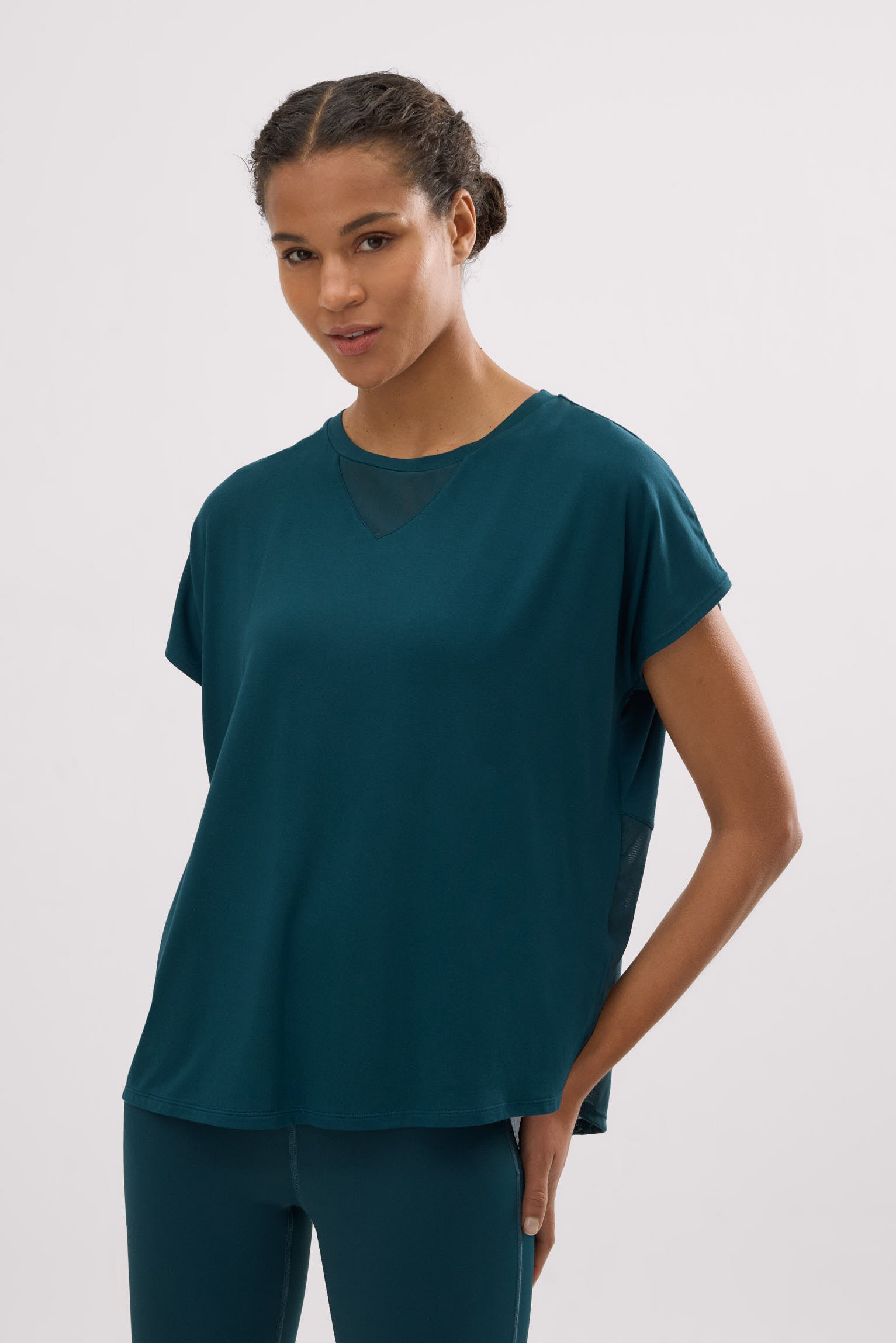 Camiseta deportiva manga corta fluida verde botella - Ysabel Mora