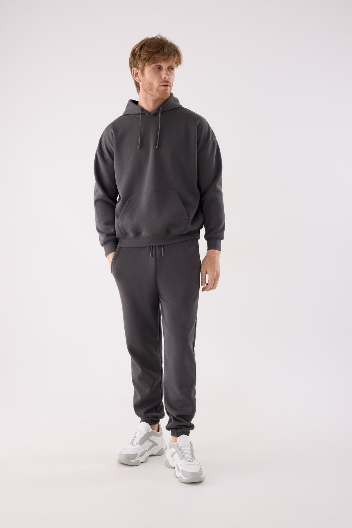 Calças jogger desportivas de homem antracite cardadas com cintura ajustável