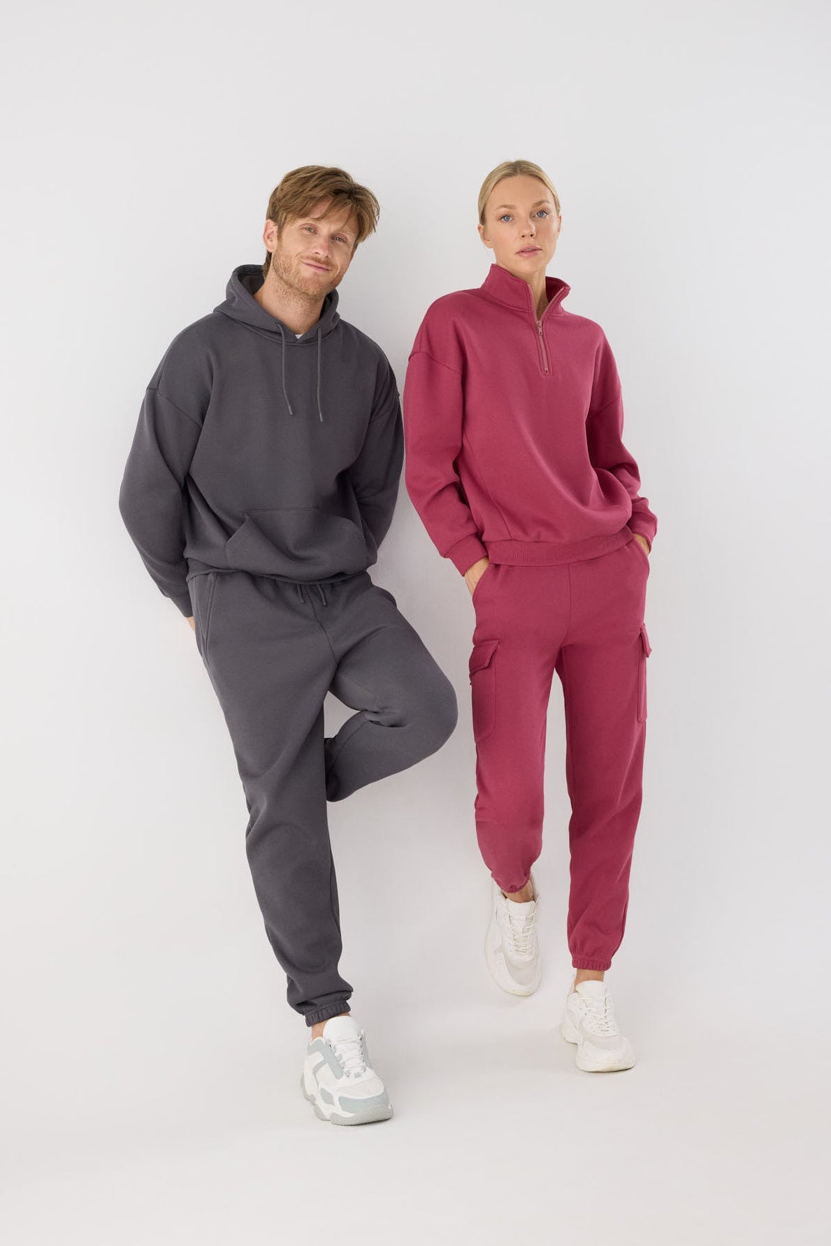 Sweatshirt desportiva de homem antracite cardada com capuz
