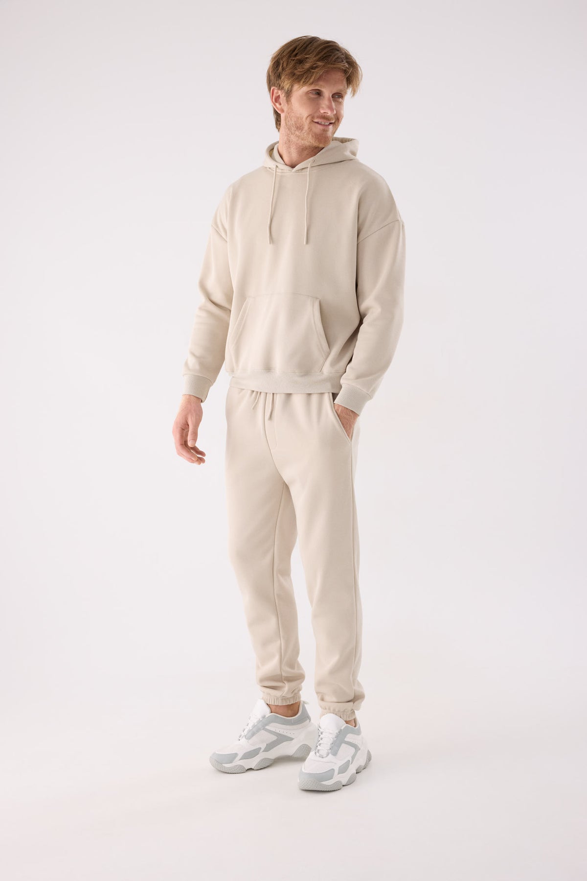 Calças jogger desportivas de homem bege cardadas com cintura ajustável