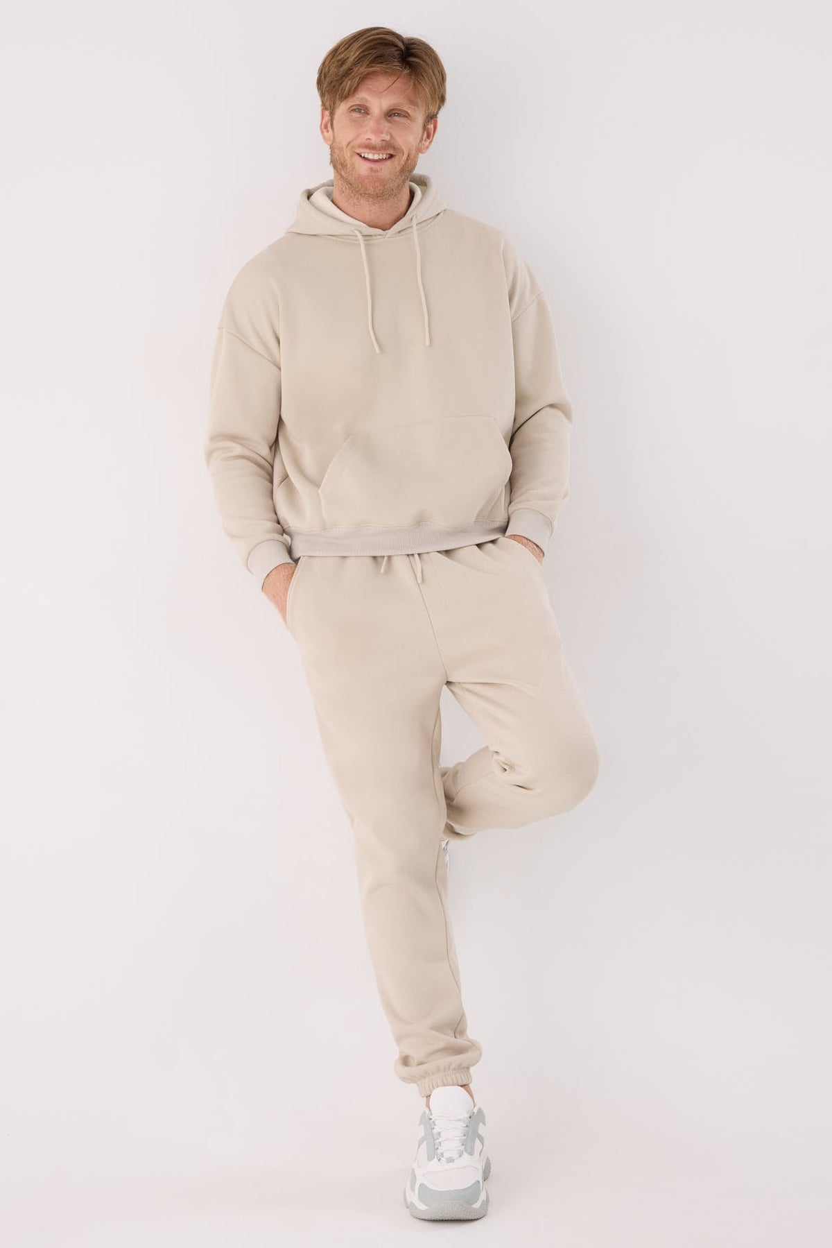 Calças jogger desportivas de homem bege cardadas com cintura ajustável