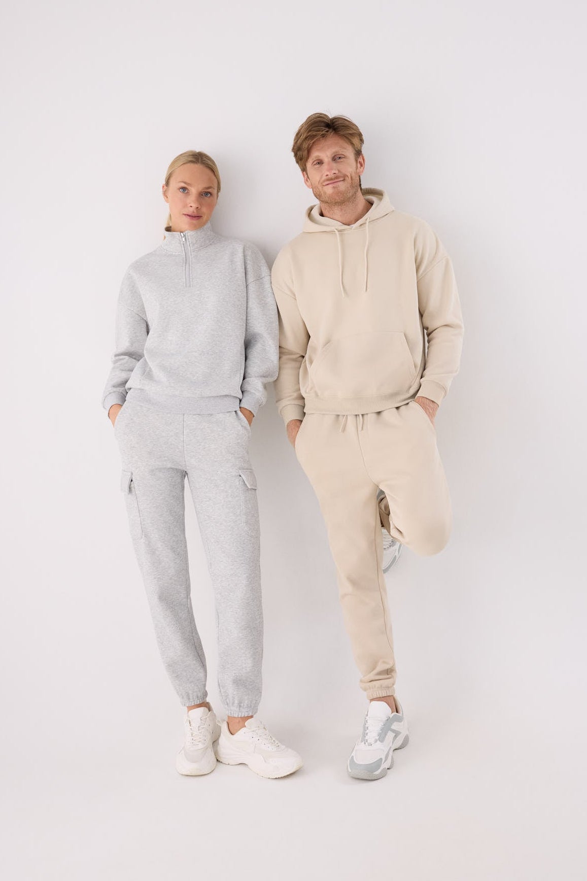Calças jogger desportivas de homem bege cardadas com cintura ajustável