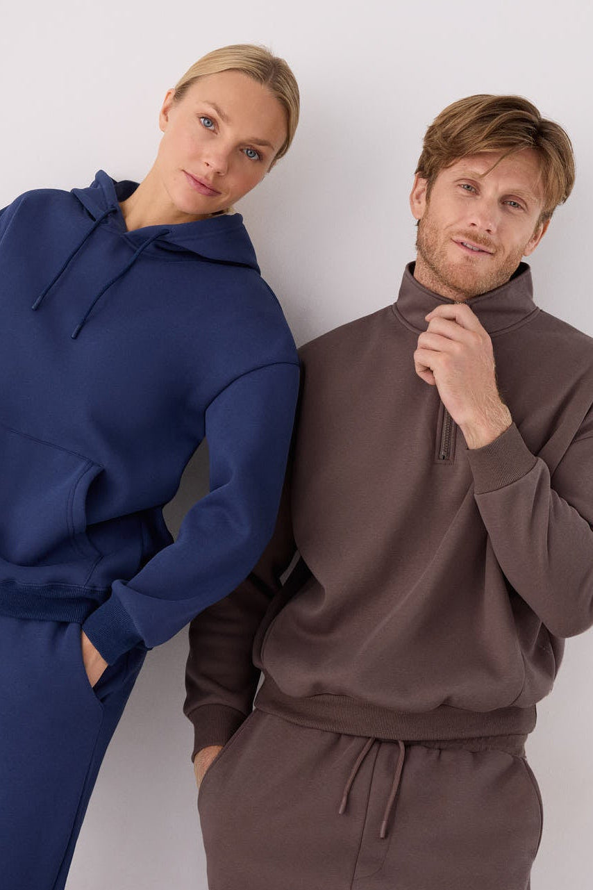 PRÉ-VENDA Sweatshirt desportiva de homem castanha cardada com meio fecho