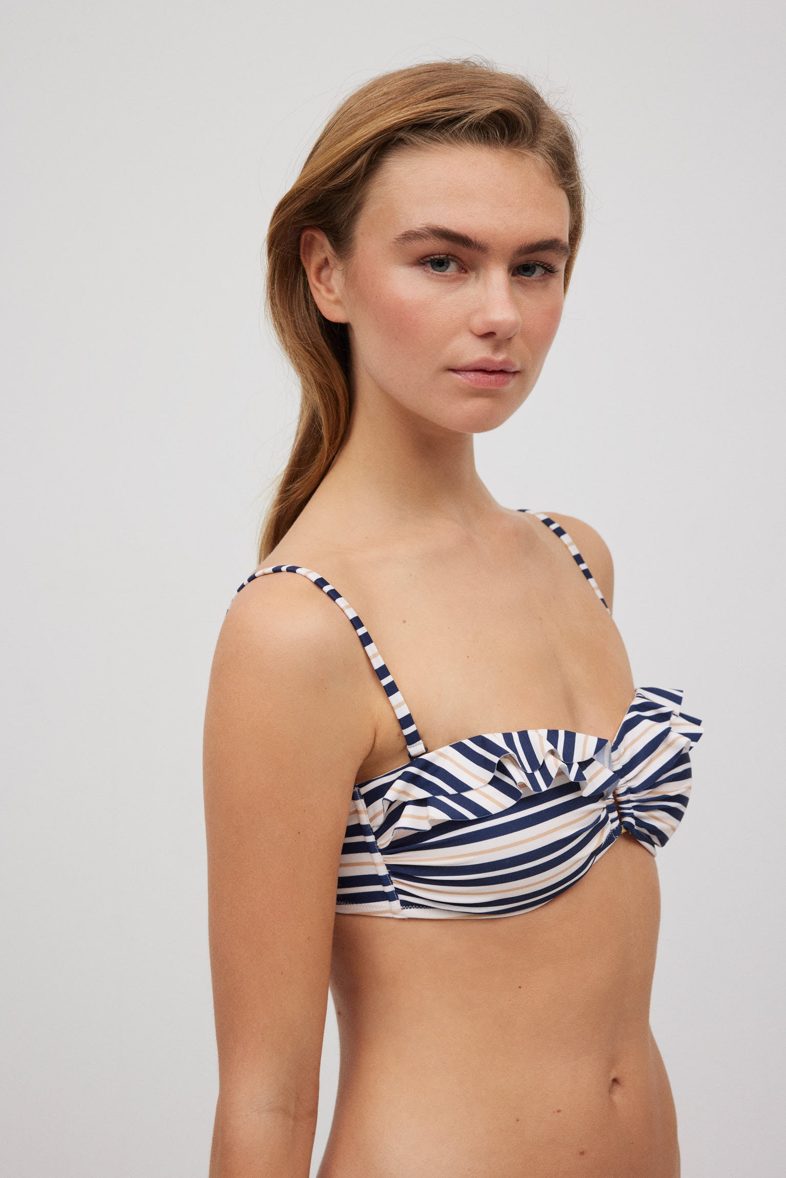 82937-3-top-bandeau-volantes-estampado-rayas-ysabel-mora-multicolor