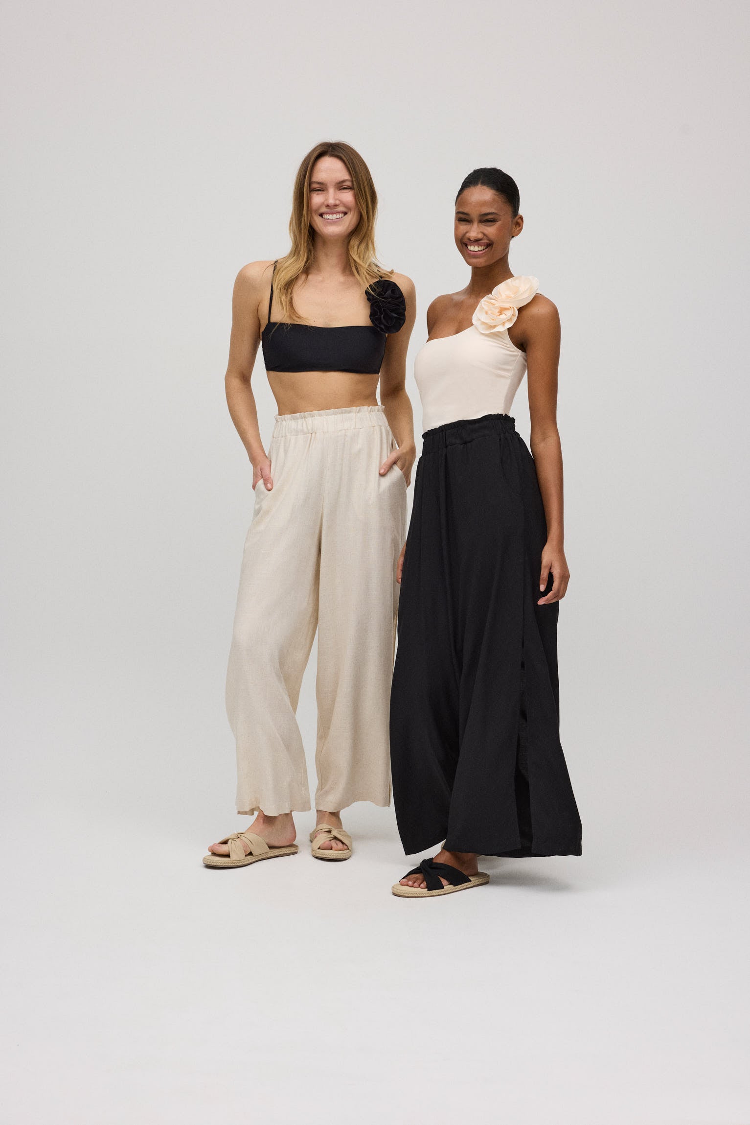 Coleção de biquínis e roupa de praia Tinharé