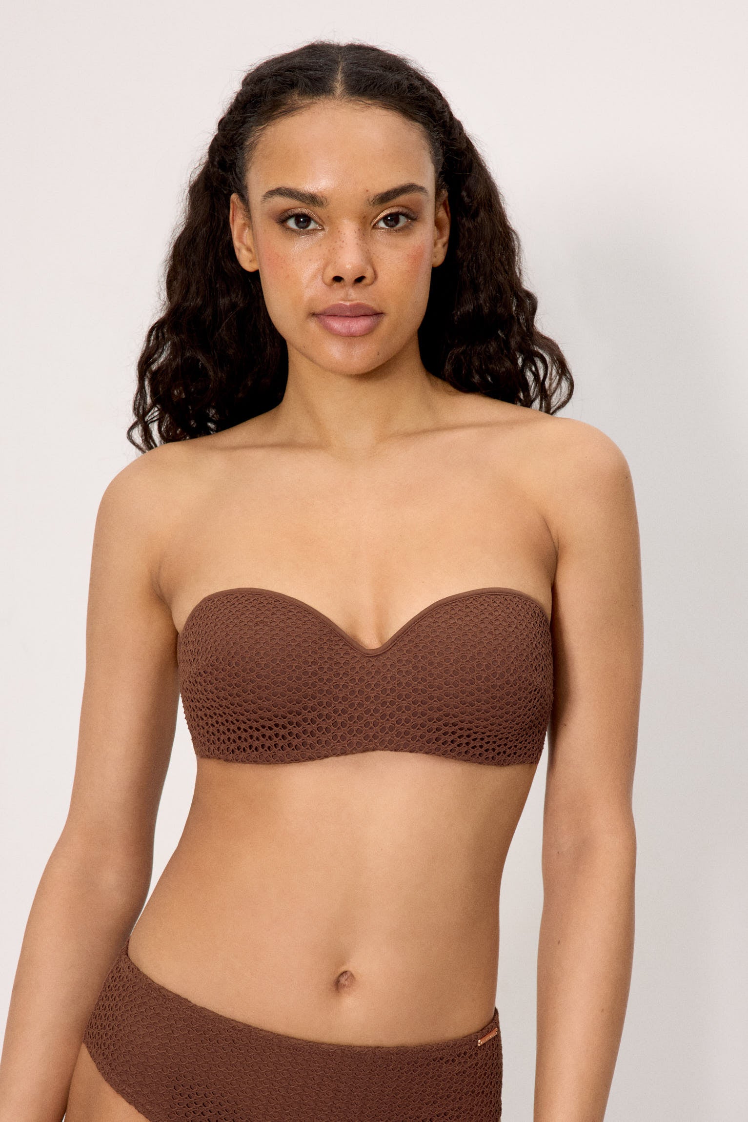 83355-brown-top-bikini-mujer-bandeau-tejido-calado-marron-copa-c--ysabel-mora