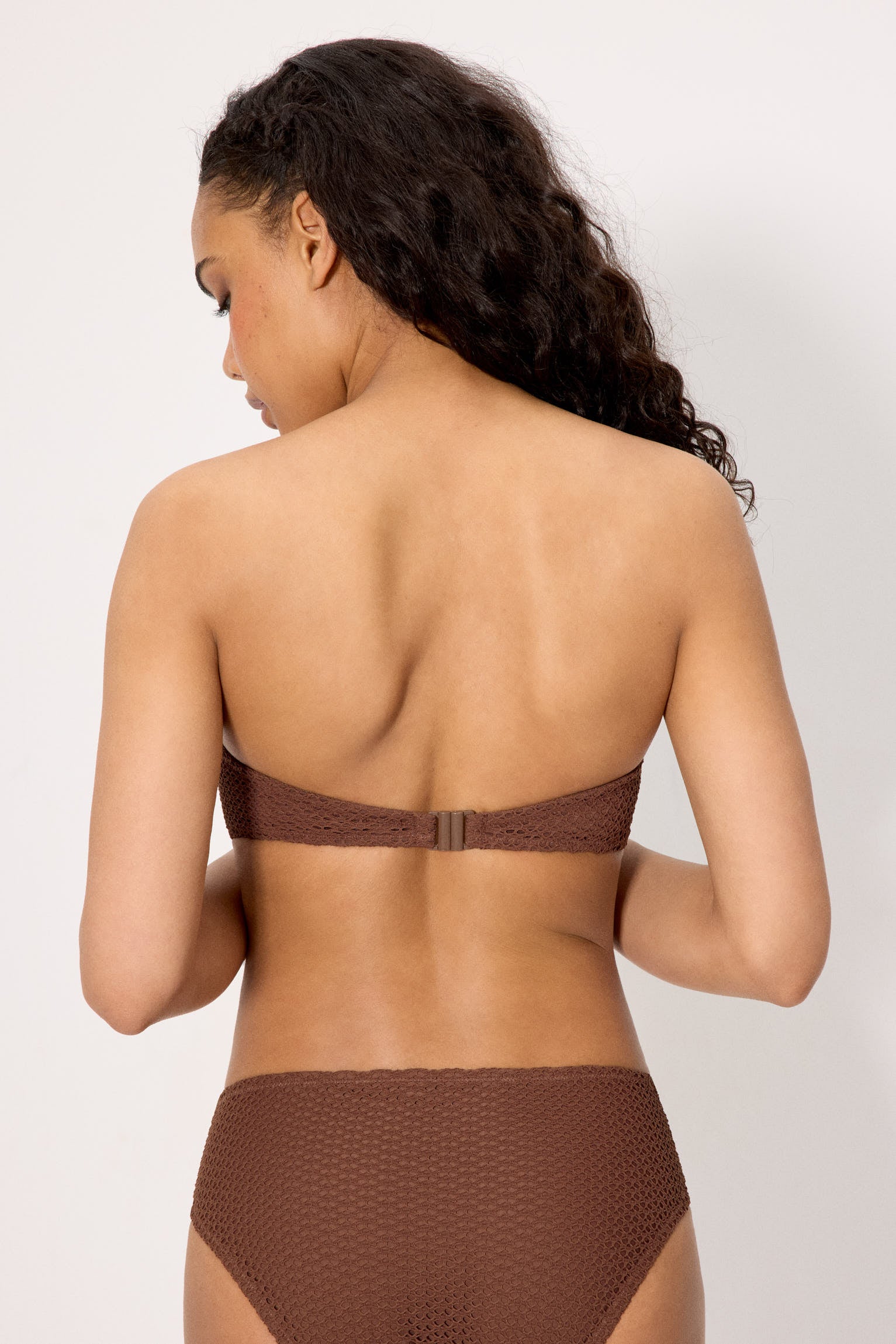 83355-brown-top-bikini-mujer-bandeau-tejido-calado-marron-copa-c--ysabel-mora