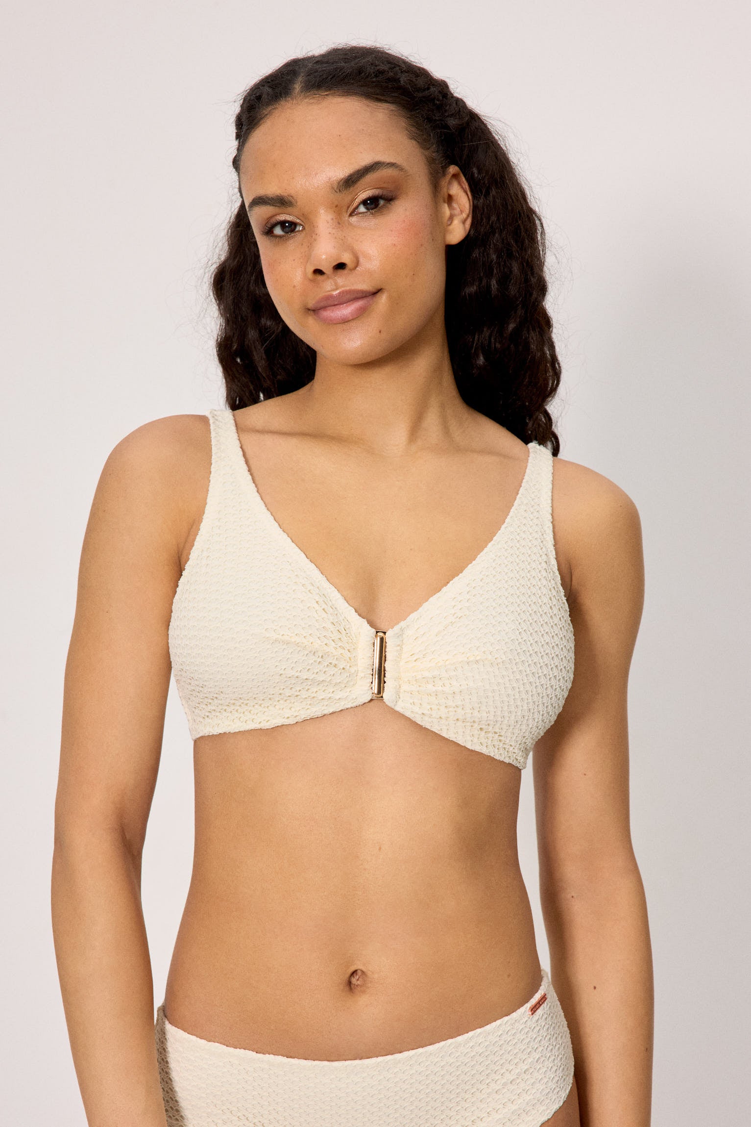 83358-marfil-top-bikini-mujer-reductor-tejido-calado-marfil-copa-c--ysabel-mora