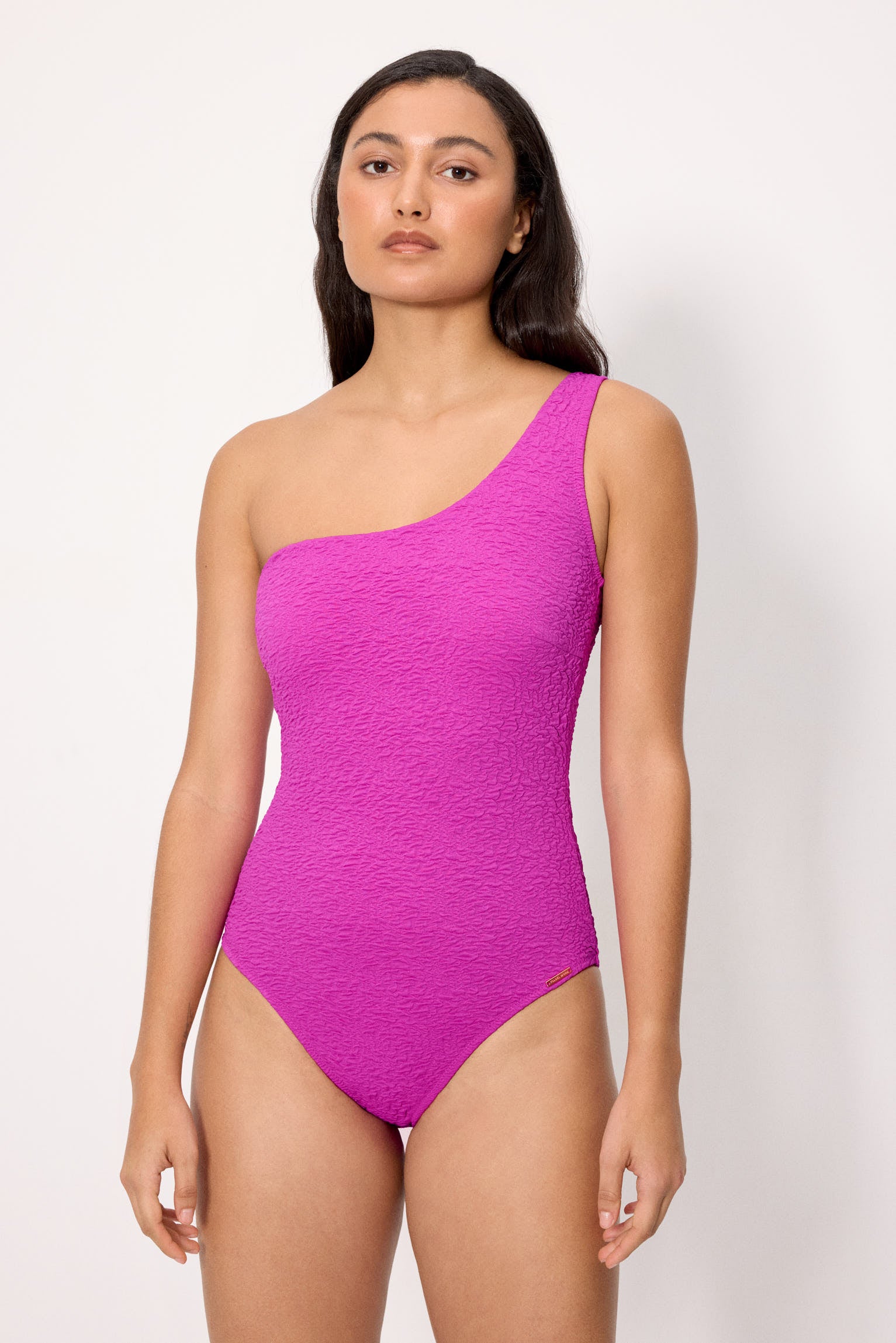 Bañador asimétrico con textura lila copa B - Ysabel Mora