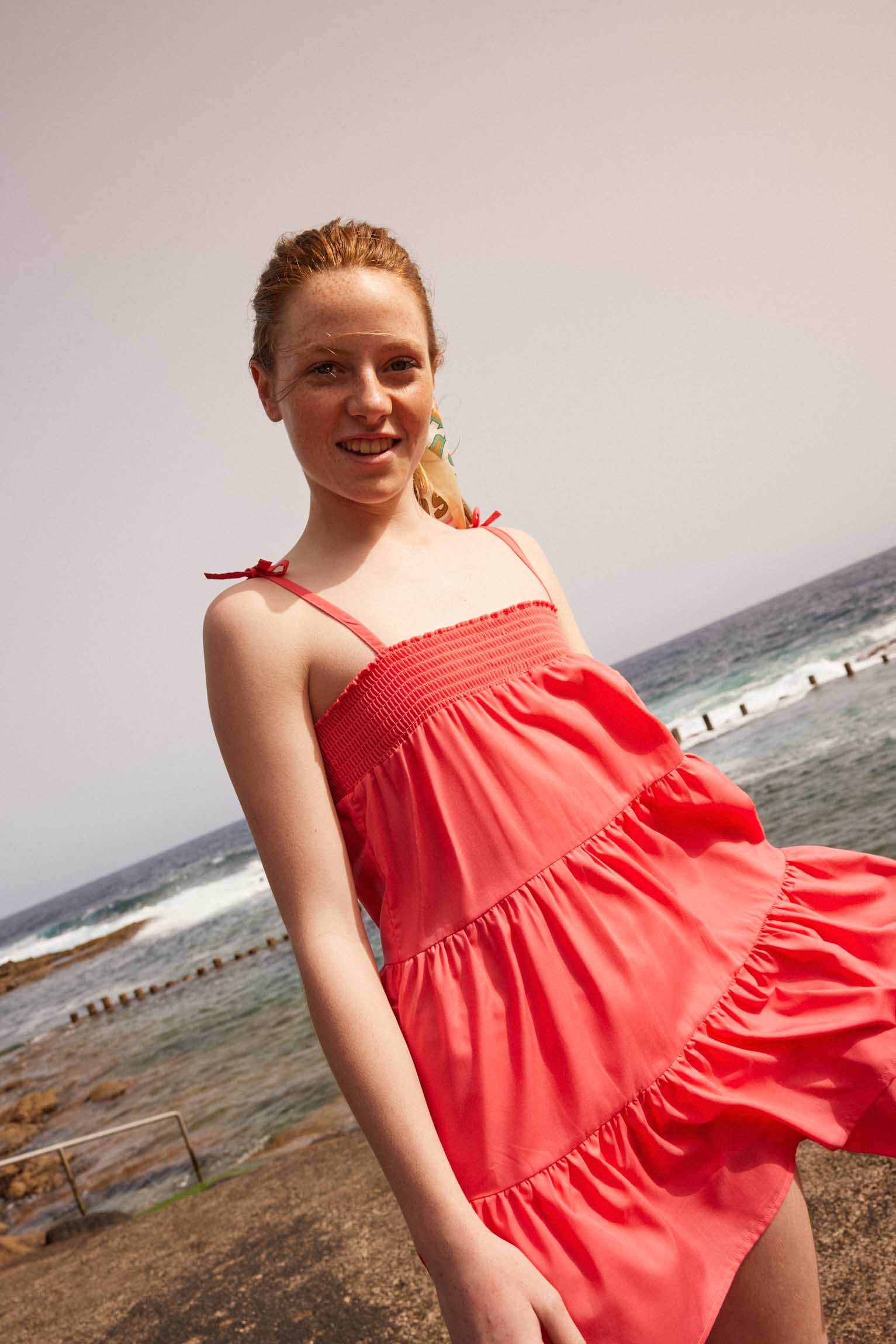 Vestido de praia curto para adolescentes