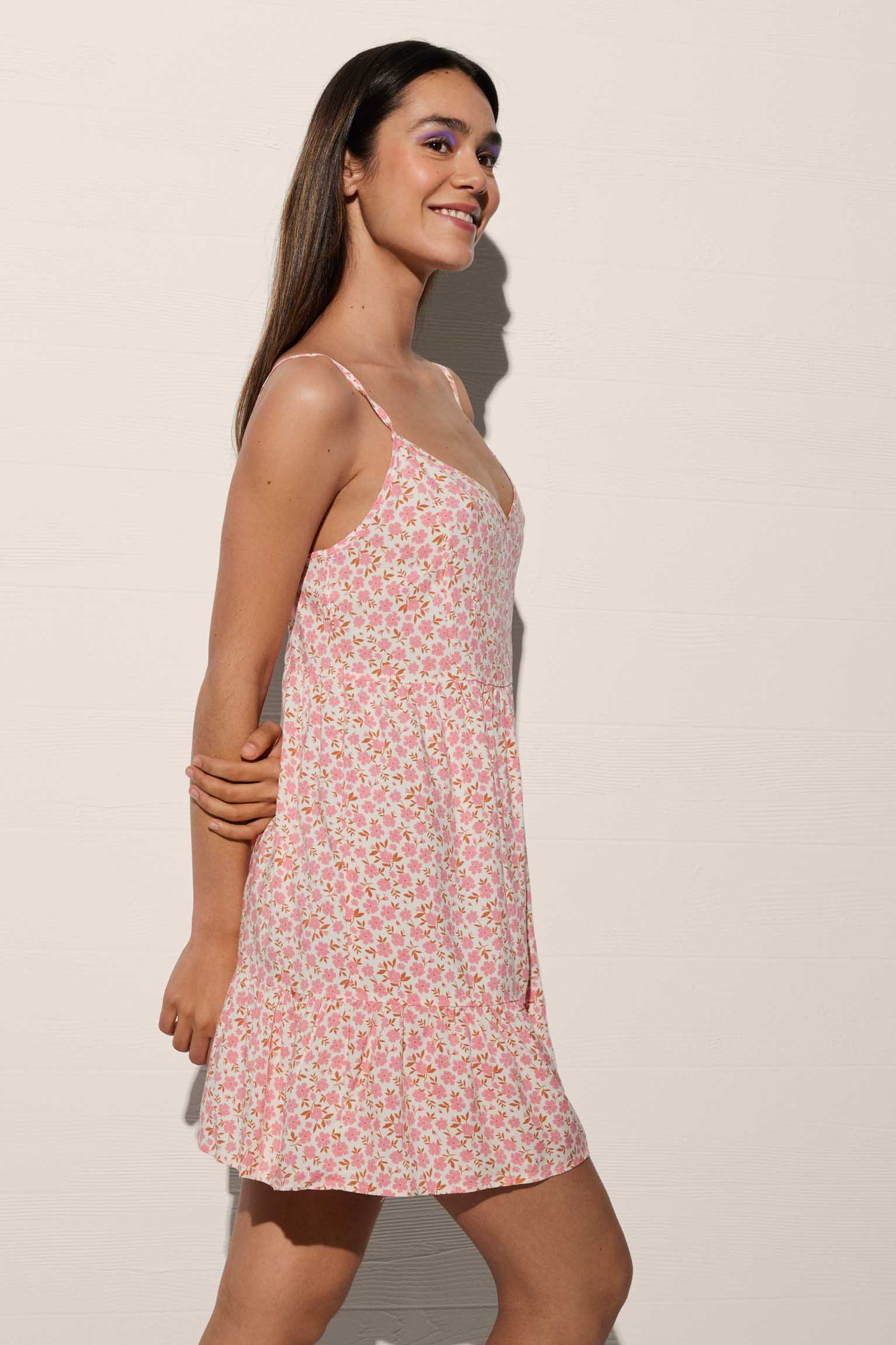 Vestido curto com estampado floral cor-de-rosa