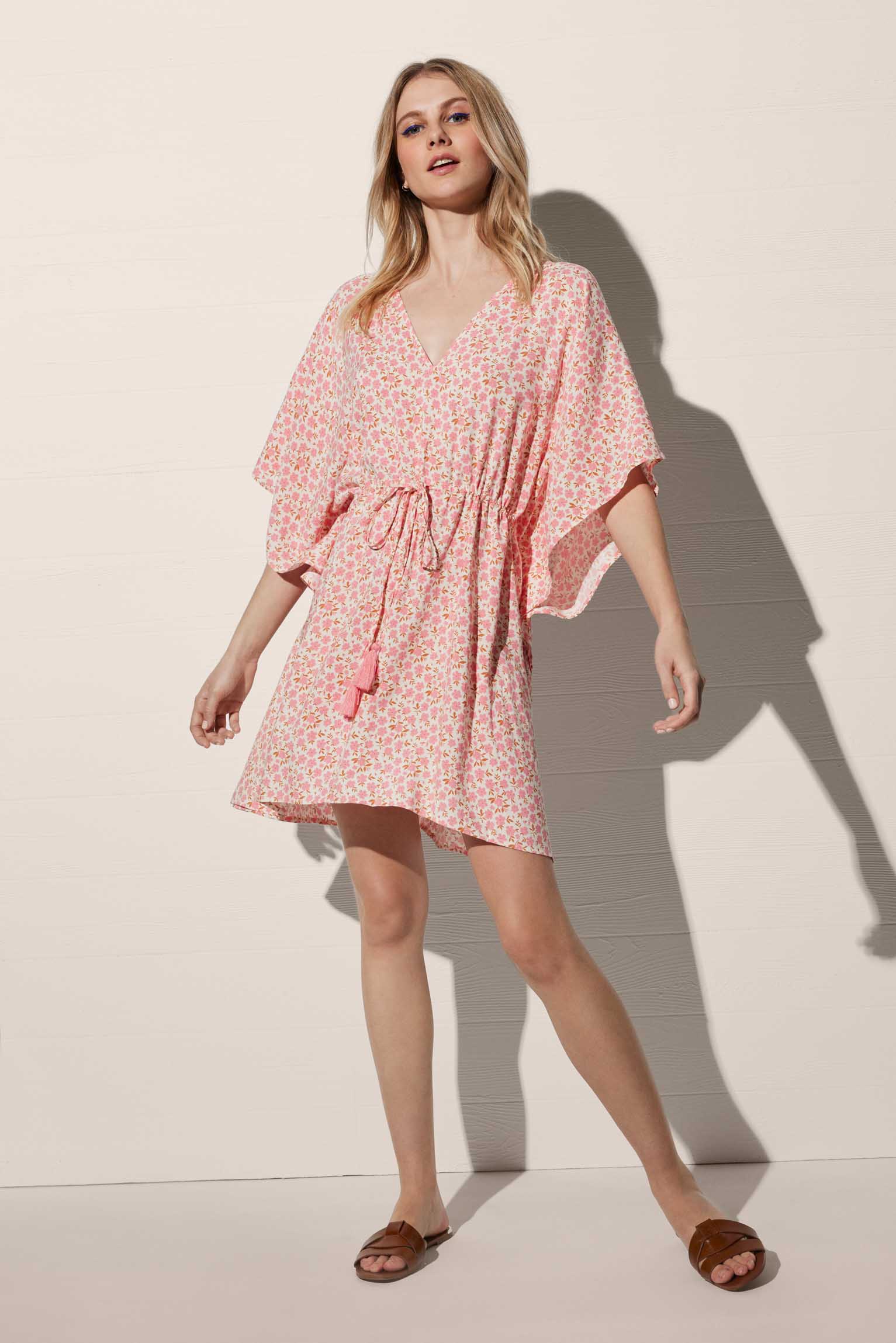 Kaftan com estampado floral cor-de-rosa