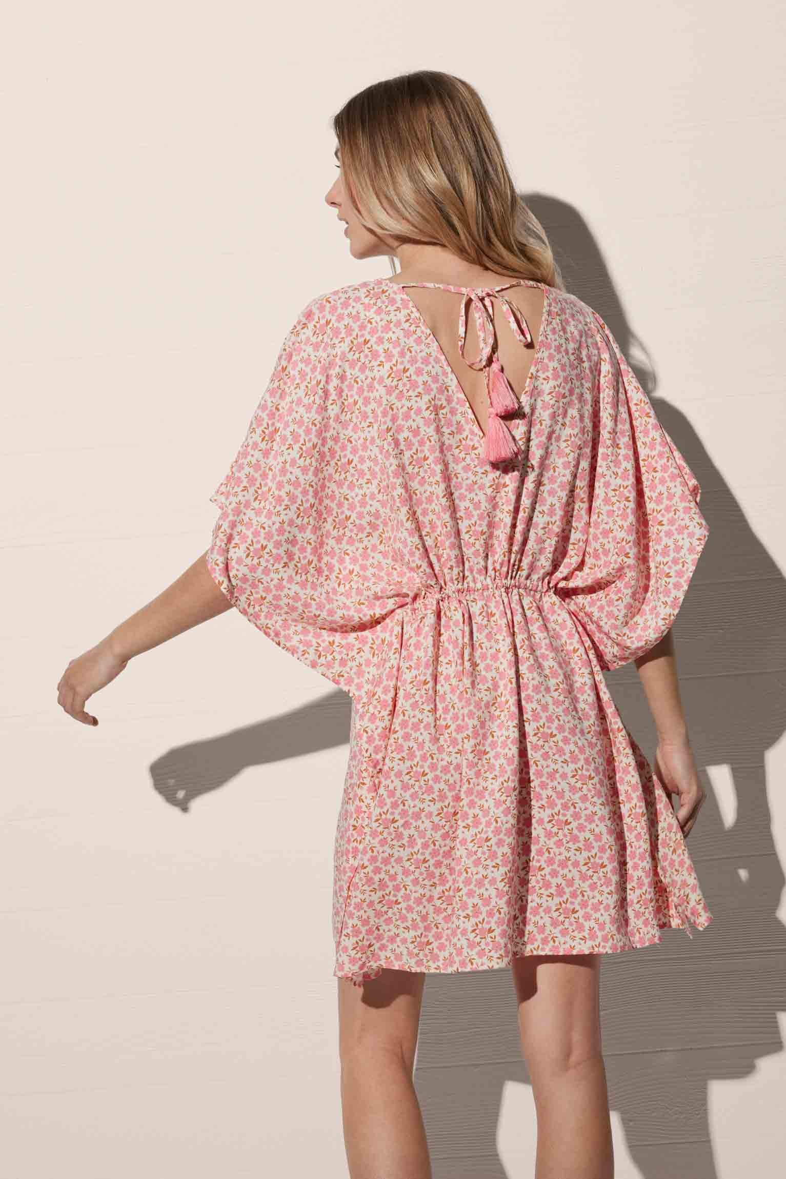 Kaftan com estampado floral cor-de-rosa