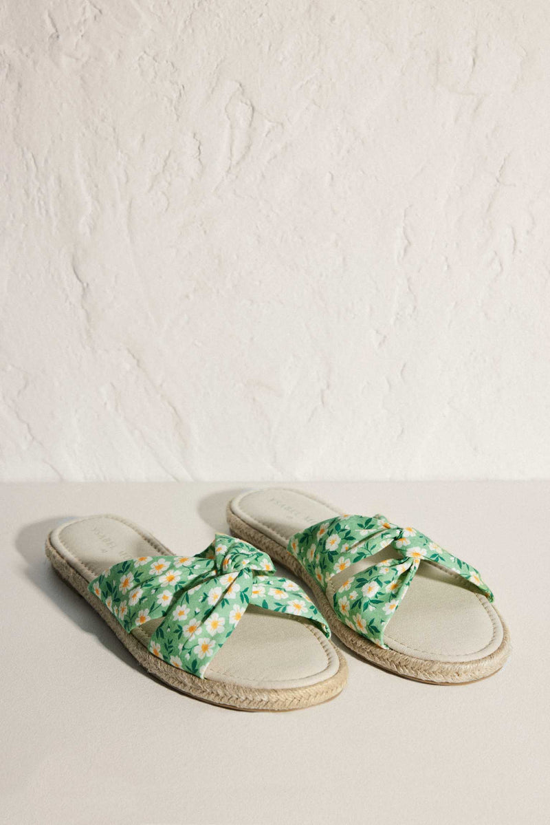 Sandálias com estampado floral verde