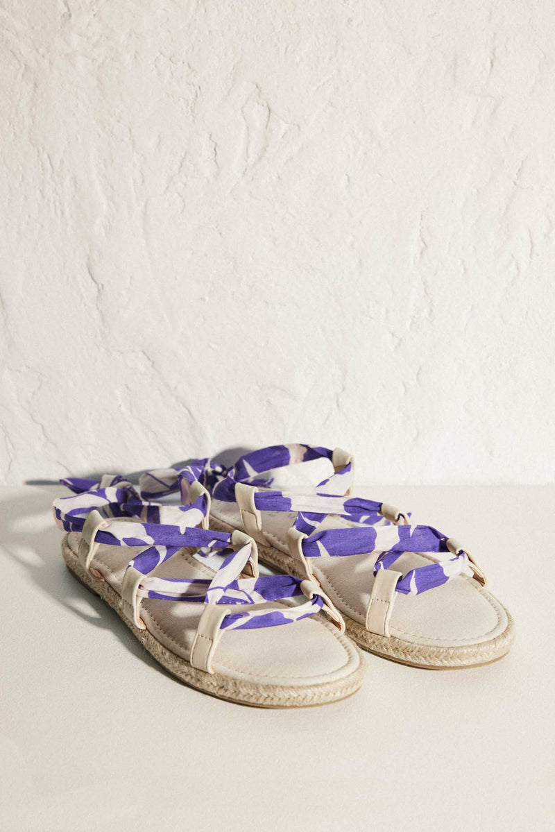 Sandálias com tiras intercambiáveis e ajustáveis violeta